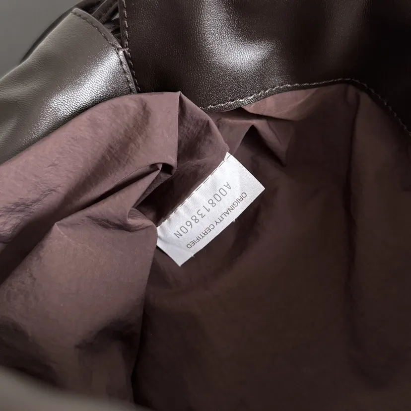 Bottega Veneta 皮革 手拿包 精致手拿款(數字9) Bottega Veneta 皮革 手拿包 精致手拿款(數字9)