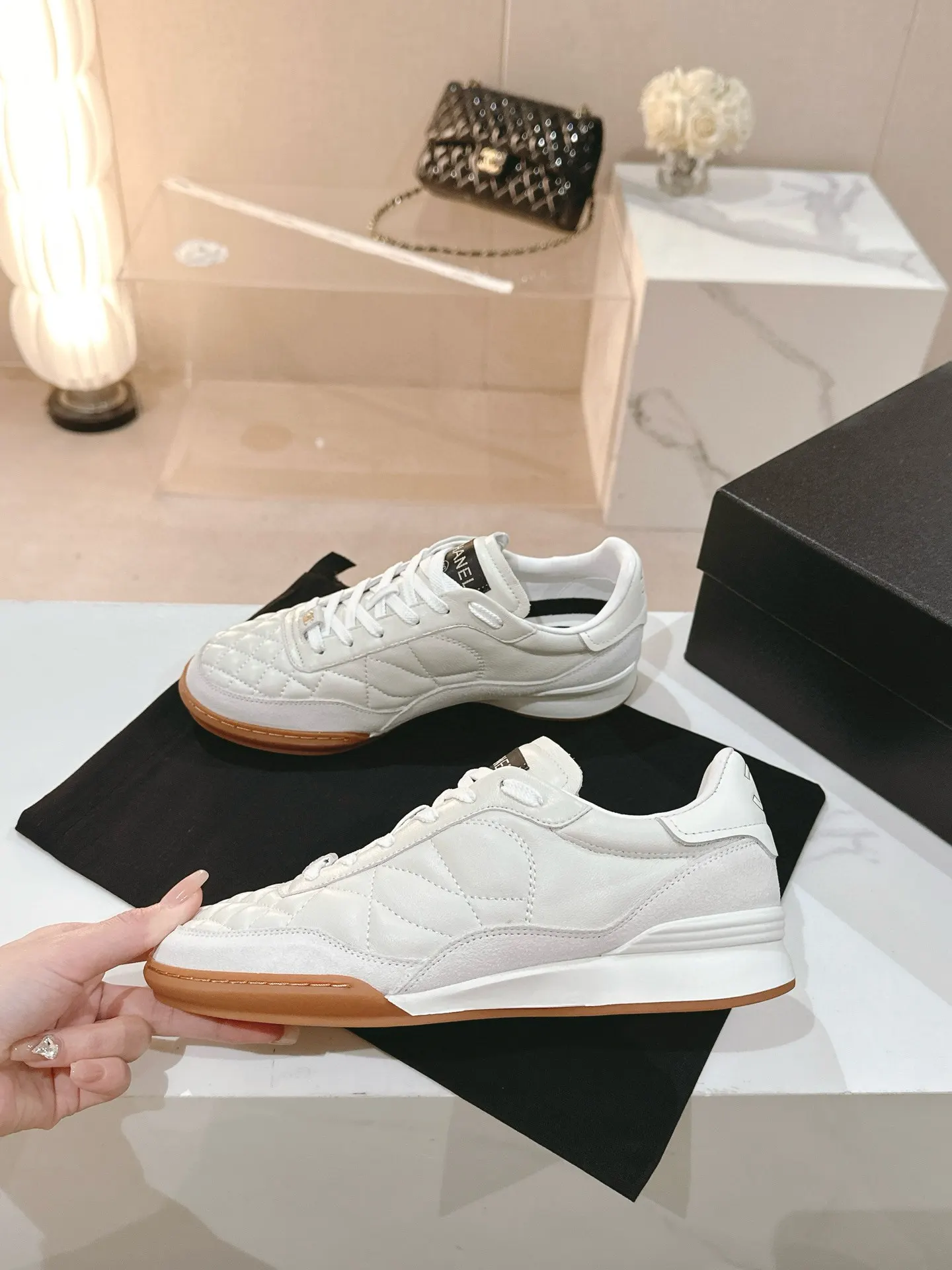 Chanel 白色羊皮低帮休闲鞋 简约运动