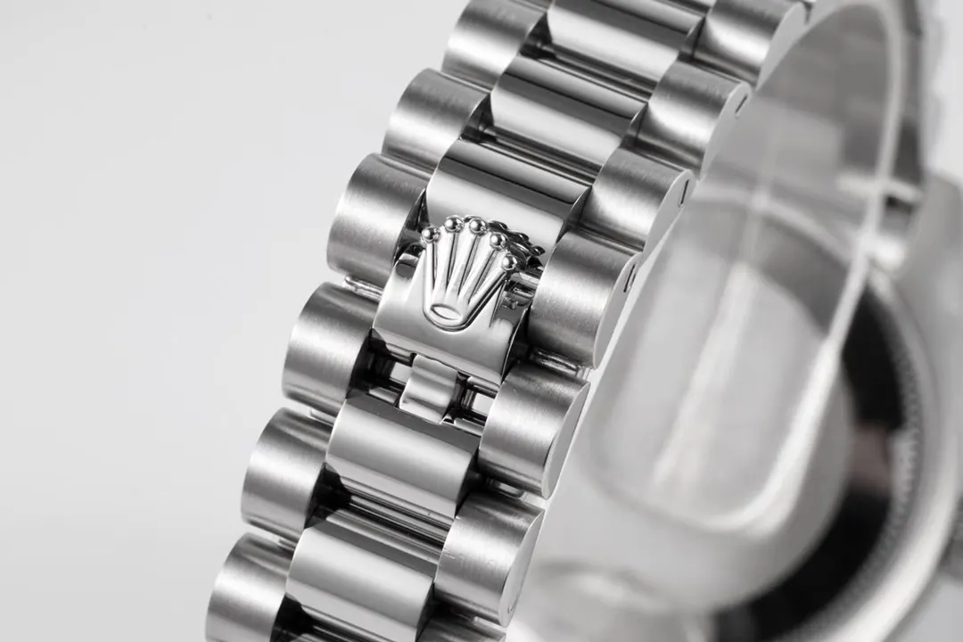 Watch Classic Image 9 Watch Classic Image 9