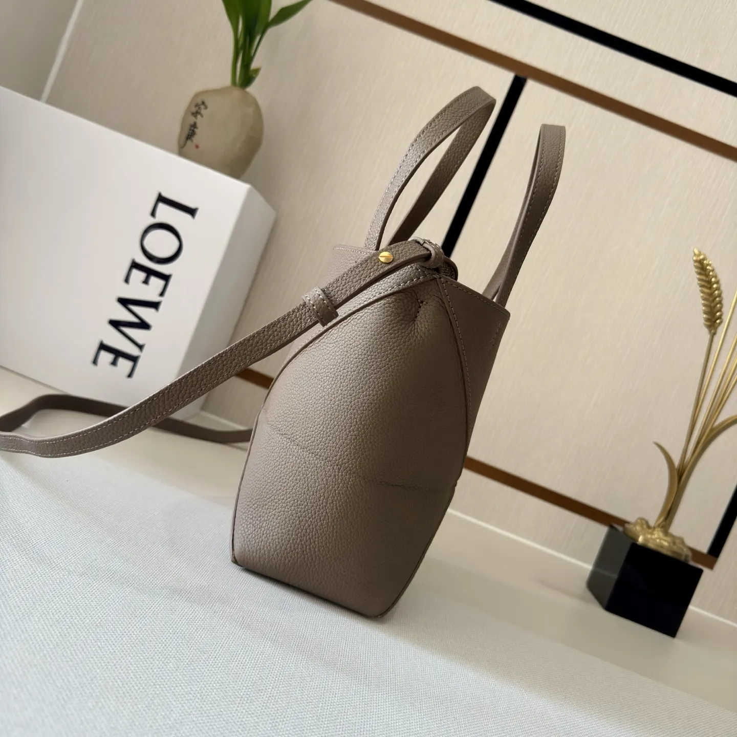 Loewe Puzzle 牛皮 斜背包 輕便斜挎款