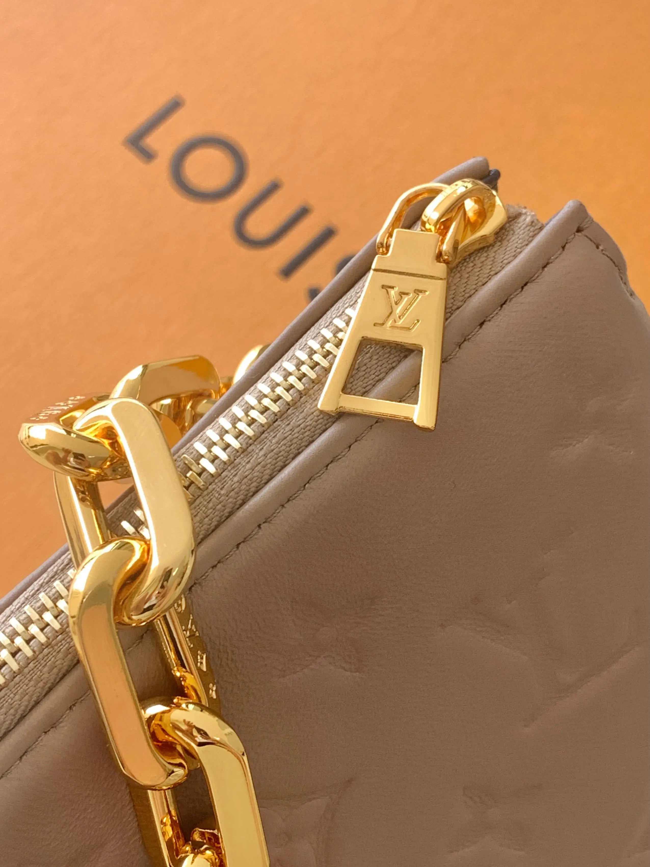 LV chain bag, shoulder crossbody model Image 5 LV chain bag, shoulder crossbody model Image 5