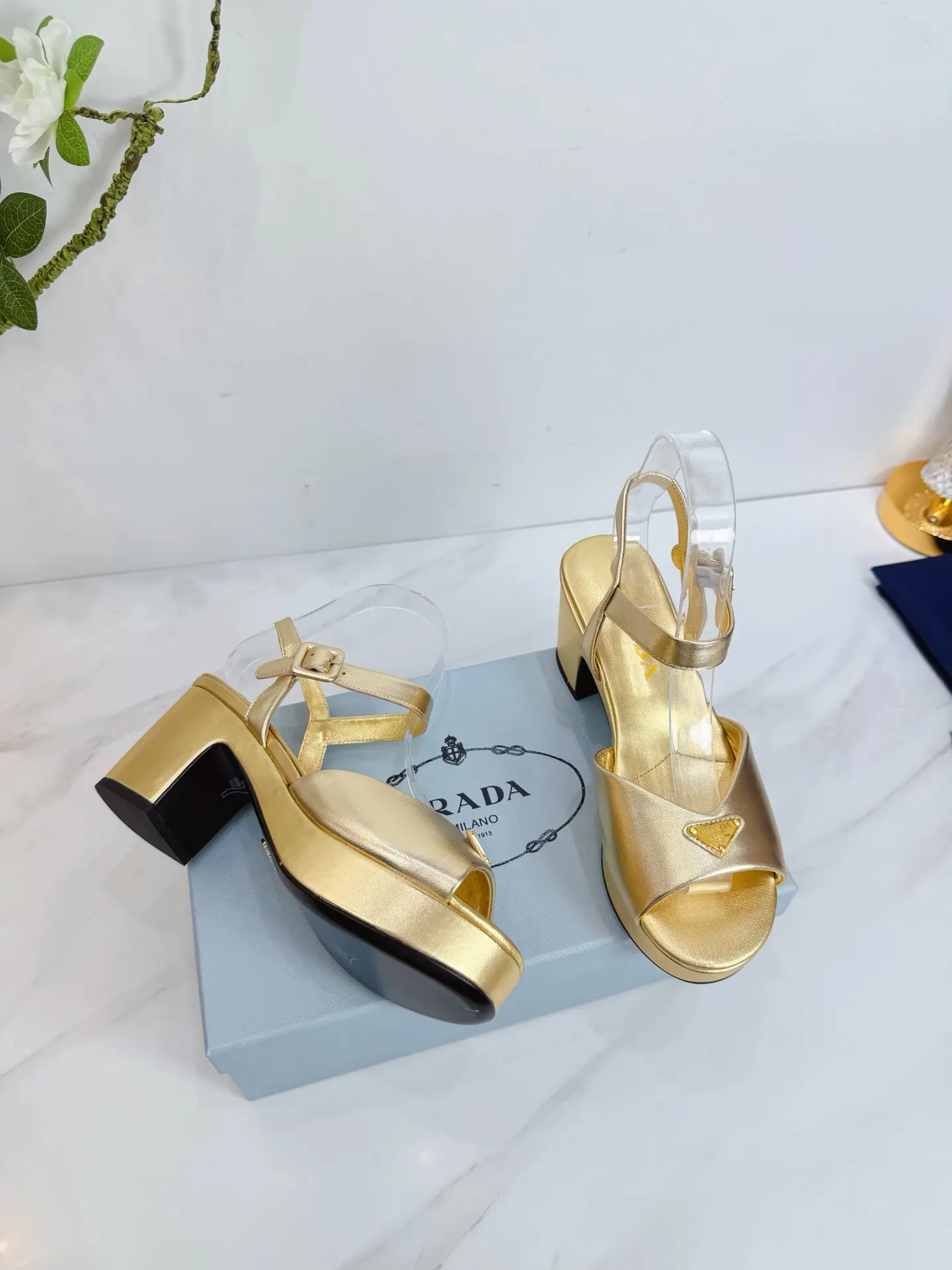 Prada 羊皮 休闲鞋 舒適