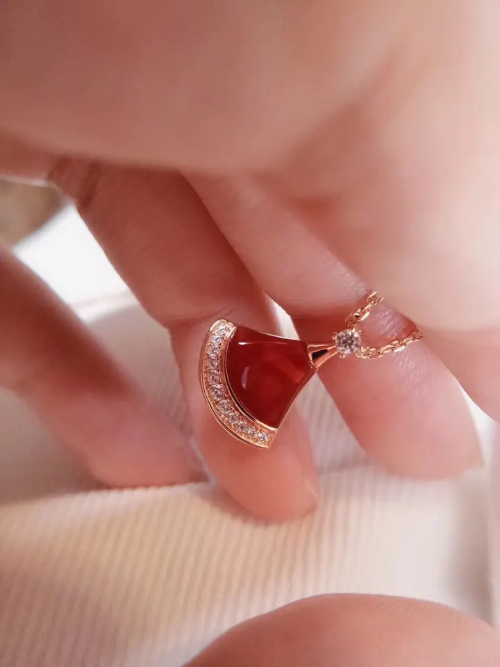 Bvlgari 玫瑰金 项链 精致锁骨链款