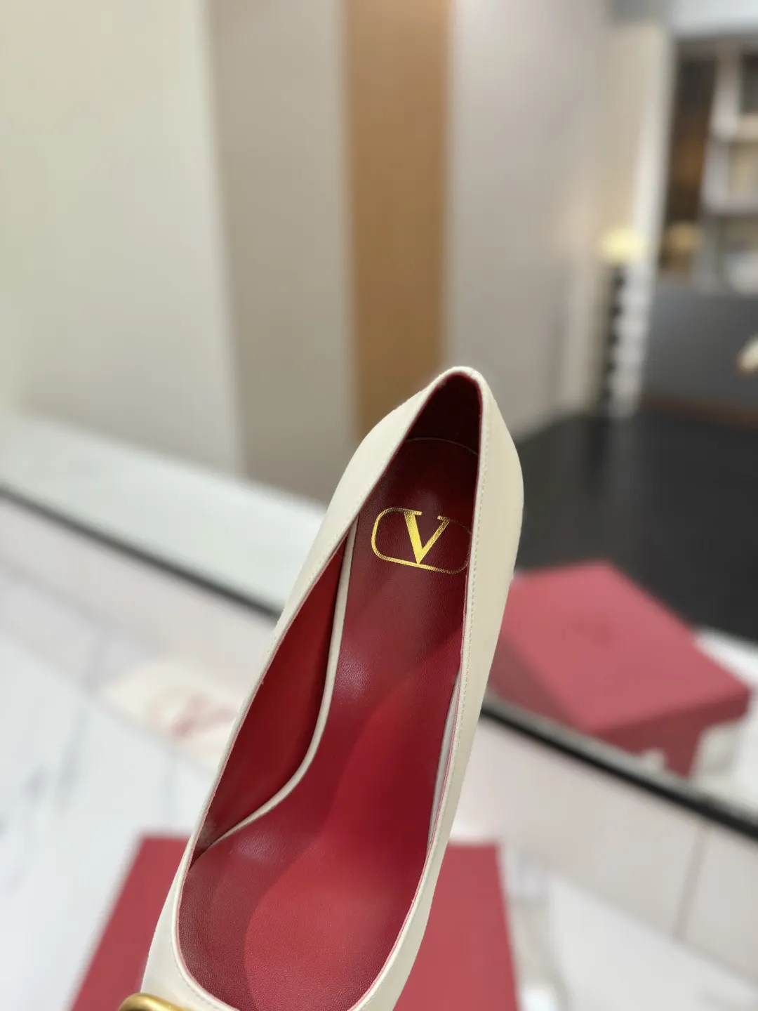 Valentino 金色 平底鞋 通勤约会款 款05