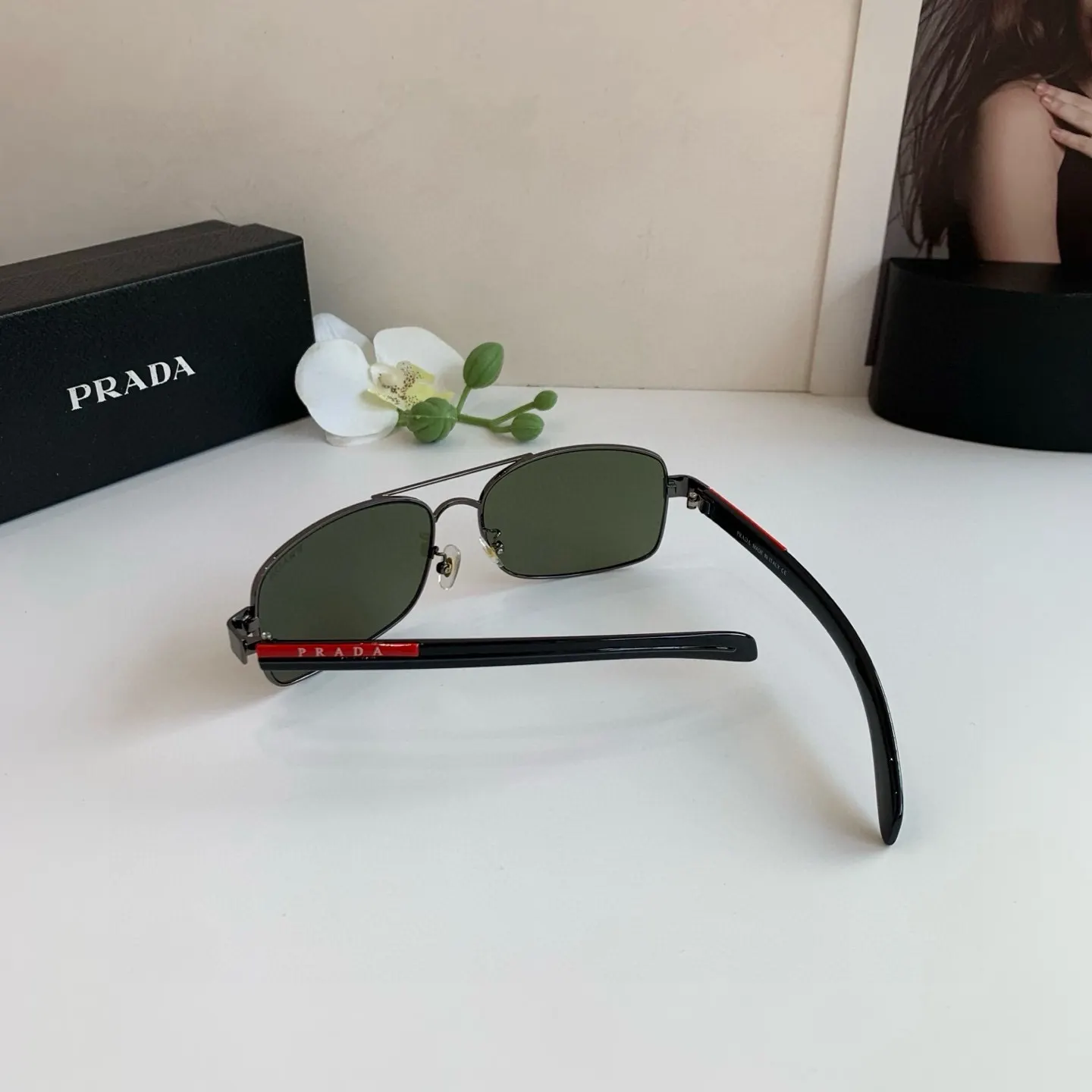 PRADA 太阳眼镜 时尚遮阳款