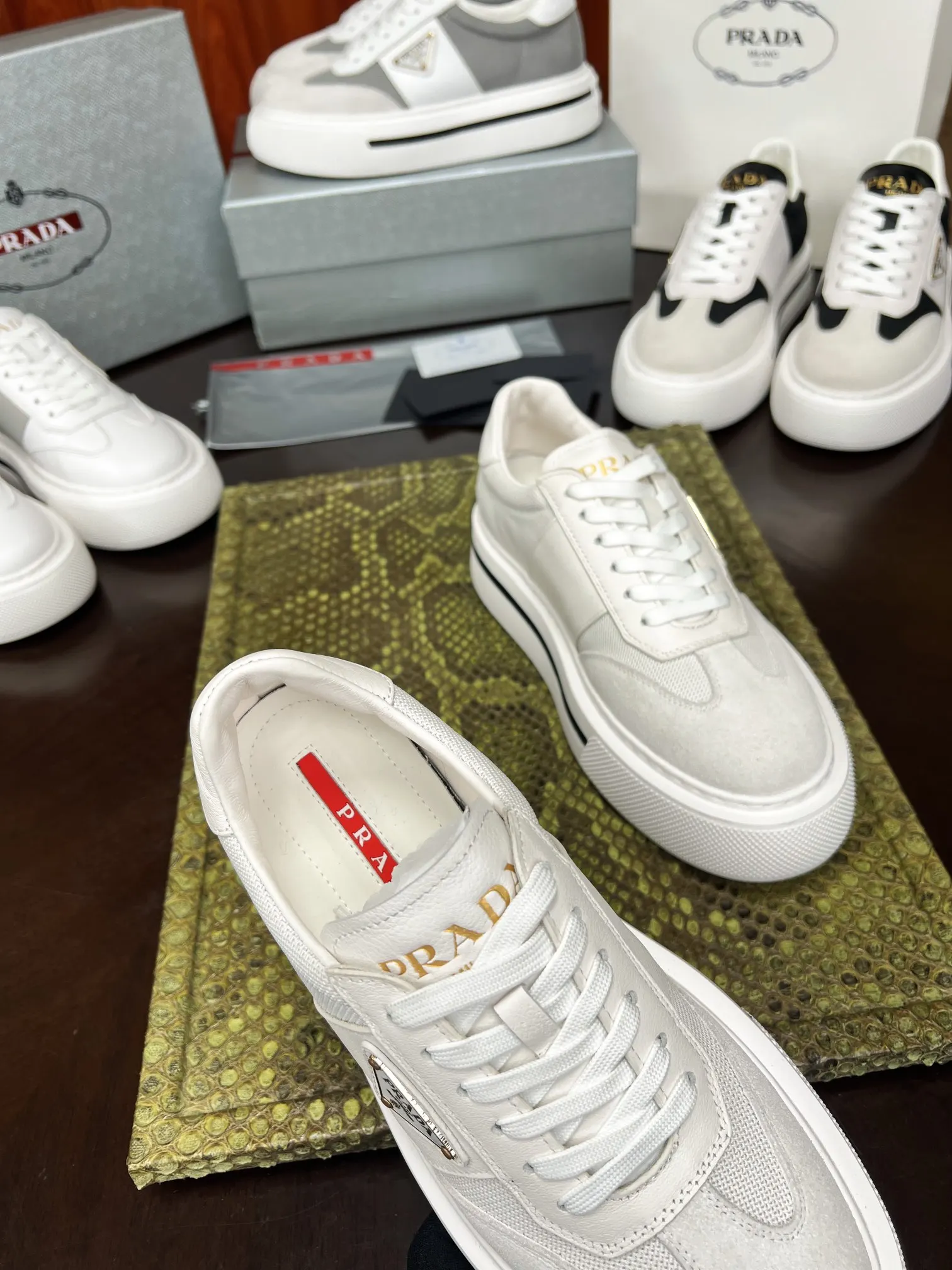 PRADA 牛皮 休闲鞋 舒适百搭款