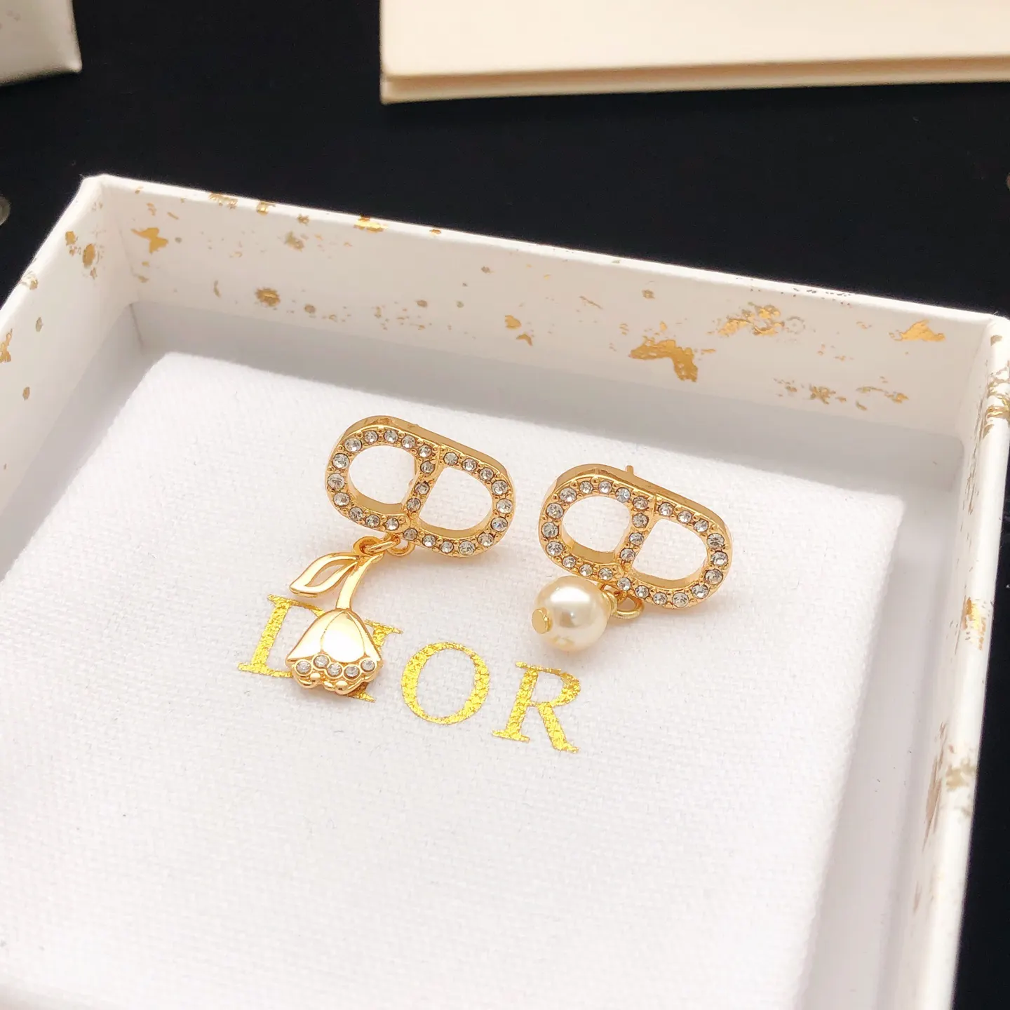 Dior CD吊坠耳环 金色精致