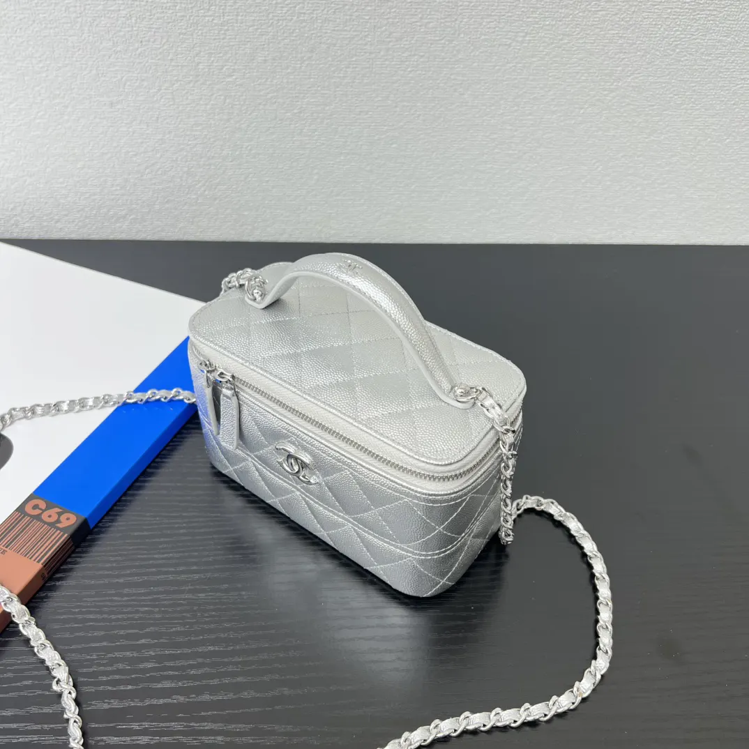 Chanel 小牛皮链条包 单肩斜挎 复古