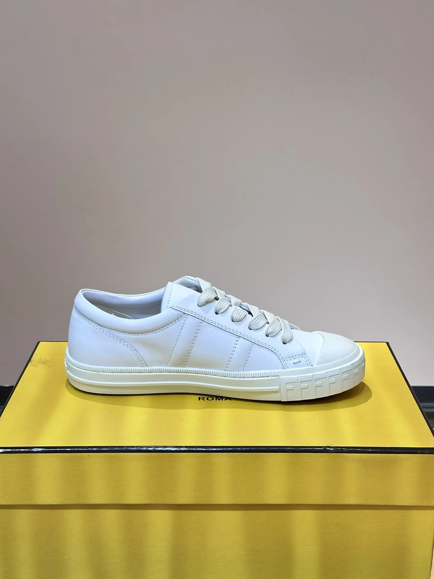 Fendi 運動鞋 休閒百搭款(數字6) Fendi 運動鞋 休閒百搭款(數字6)