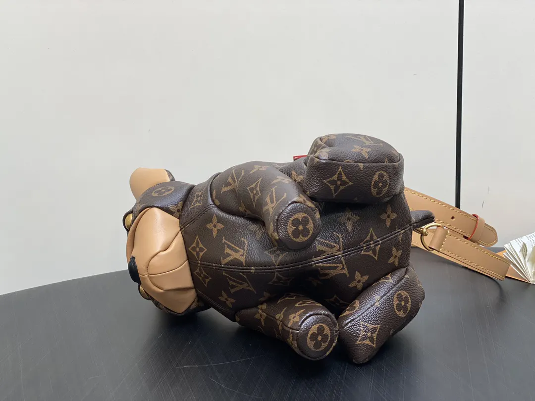 LV 老花 帆布 Lovers 名牌彰显 Pharrell Willi 斜背包 輕便斜挎款