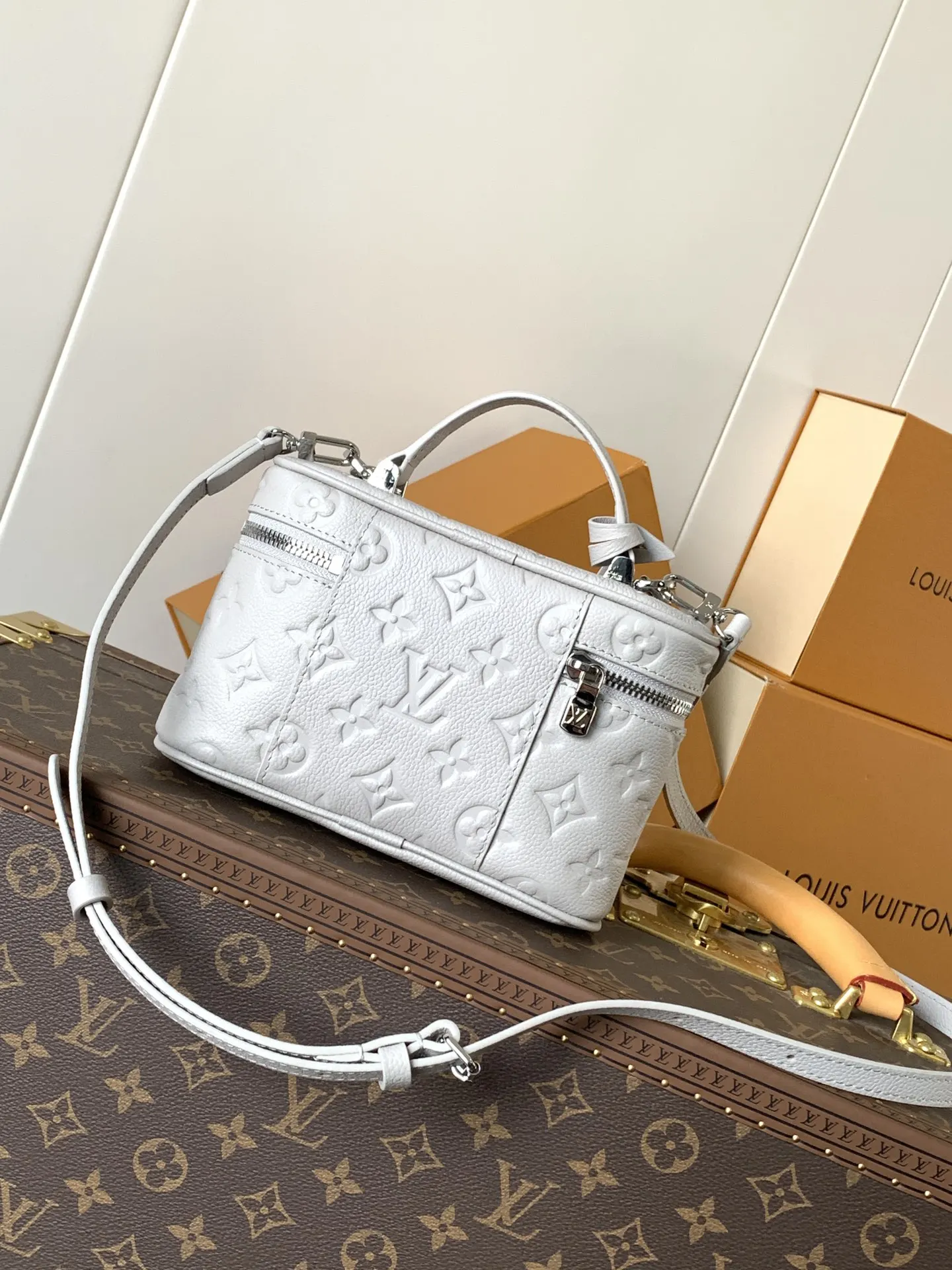 LV 灰色 牛皮 链条包 精致链条款