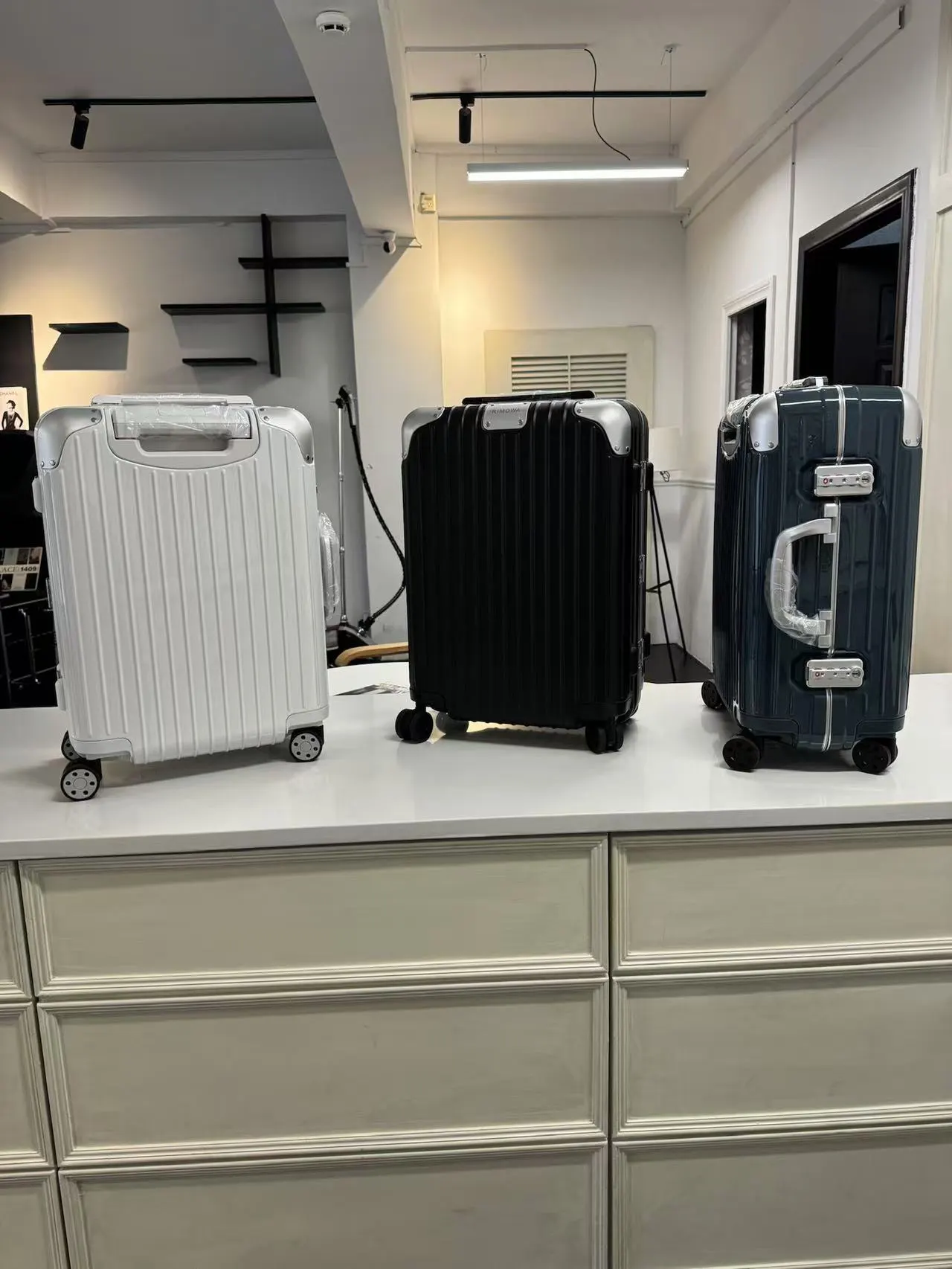 Rimowa Black White Suitcase Travel Lightweight