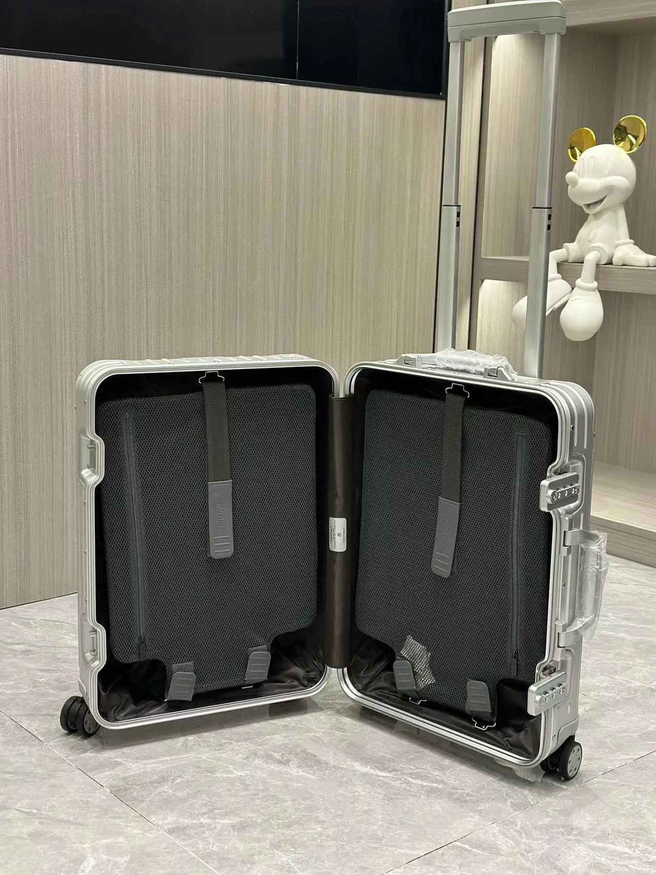 黑色 银色 Tsa国际海关锁通网国际畅通无阻 行李箱 旅行拉杆款 轻便出行款