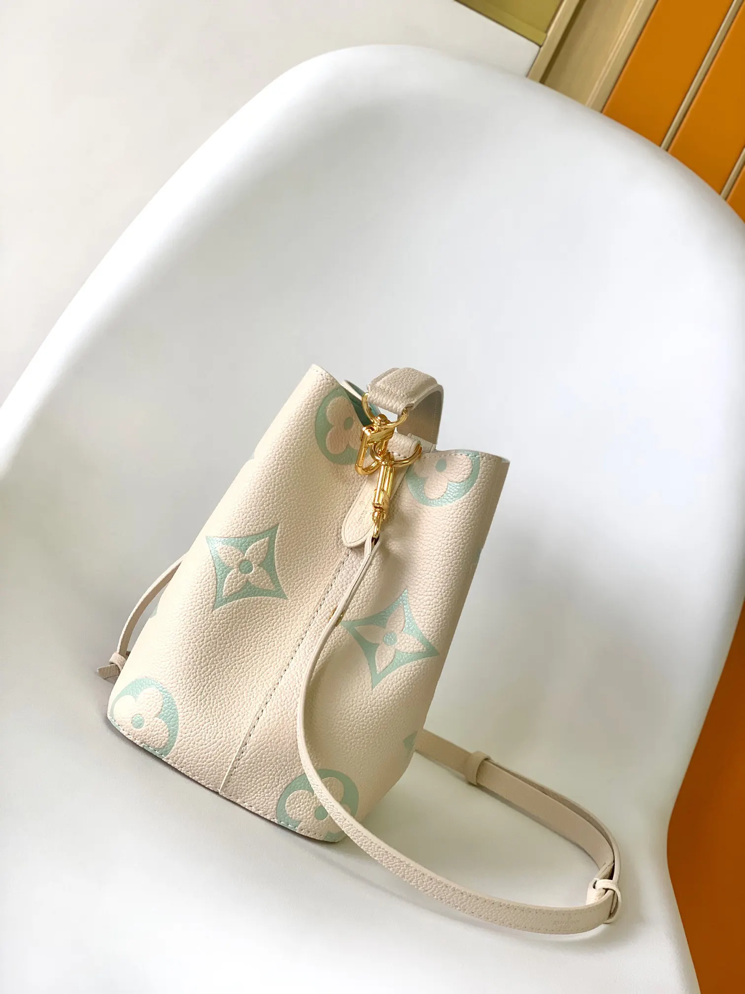 LV 牛皮 水桶包 休闲水桶款