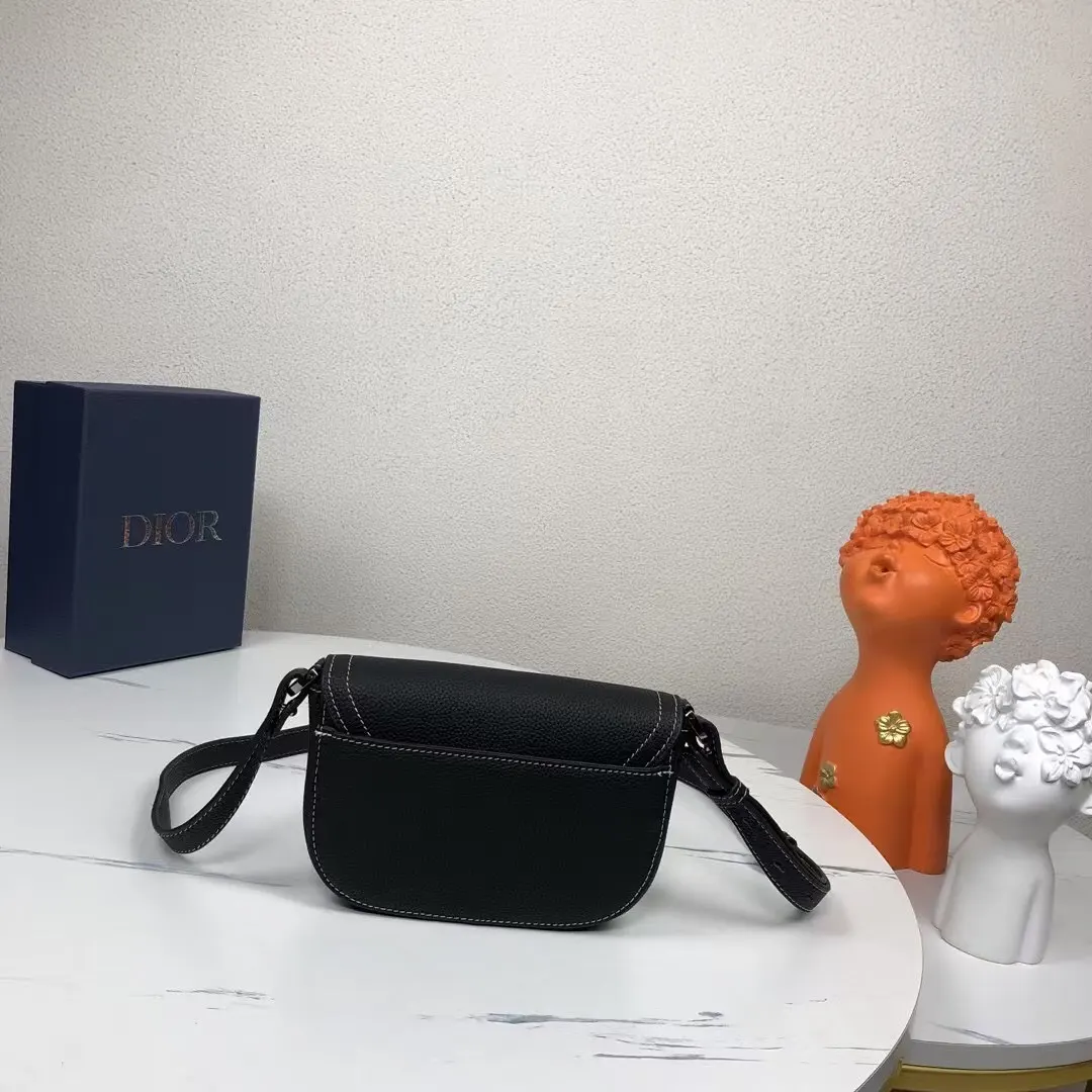 黑色 牛皮 市场 欢迎对比 马鞍手拿包附 精致手拿款