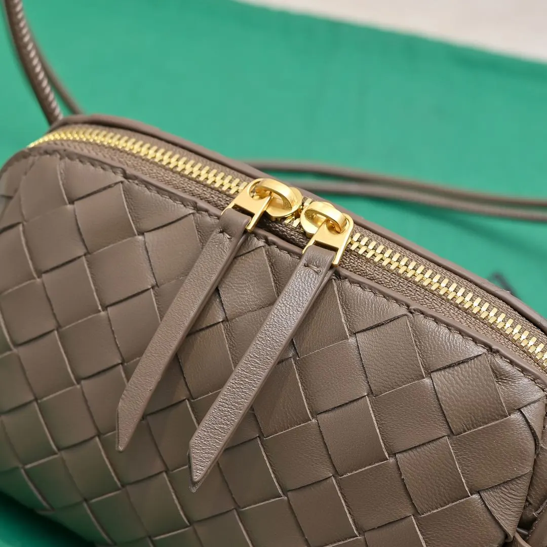 Bottega Veneta 腋下包 復古腋下背款