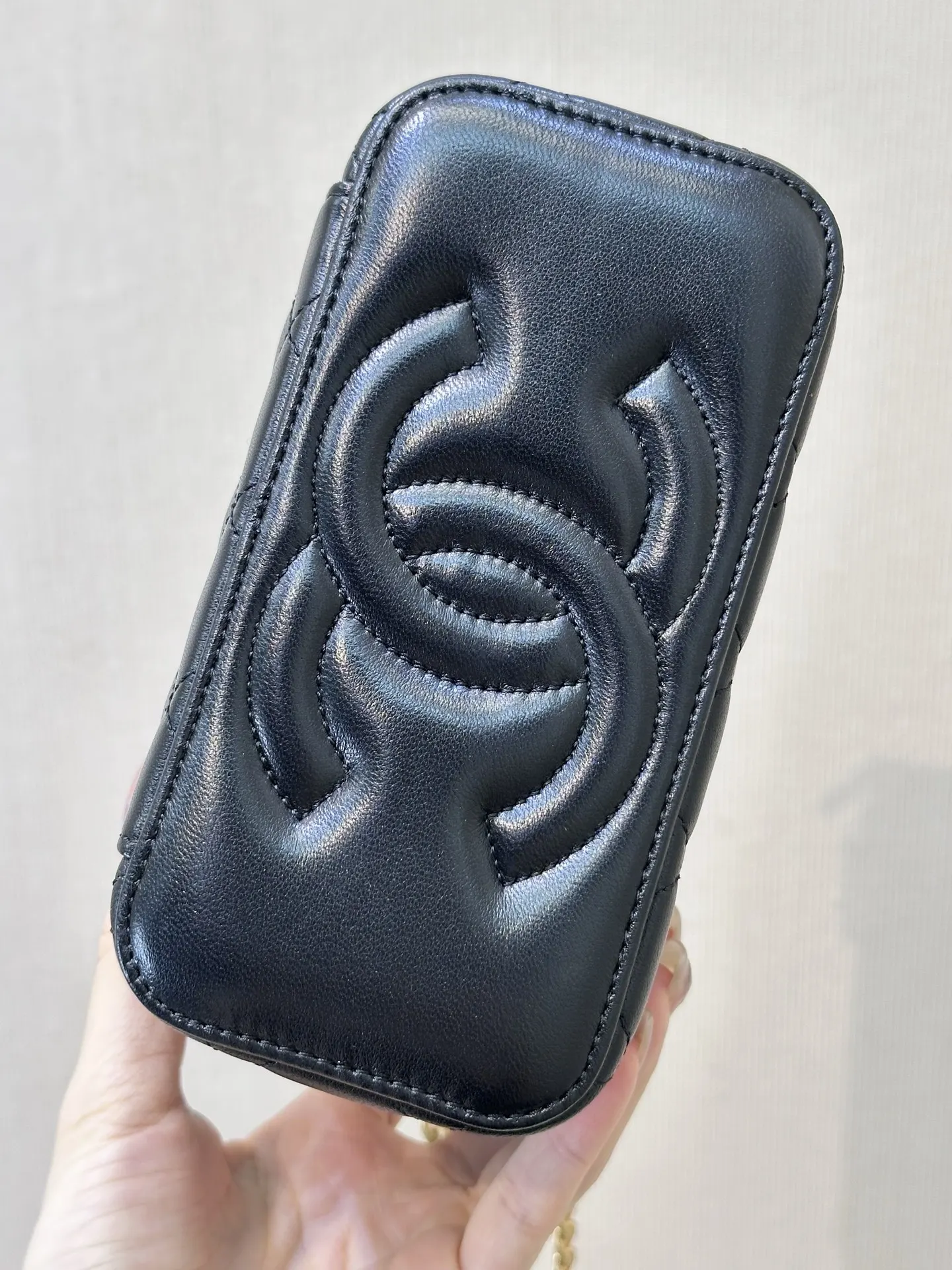 CHANEL 黑色 羊皮 斜背包 輕便斜挎款