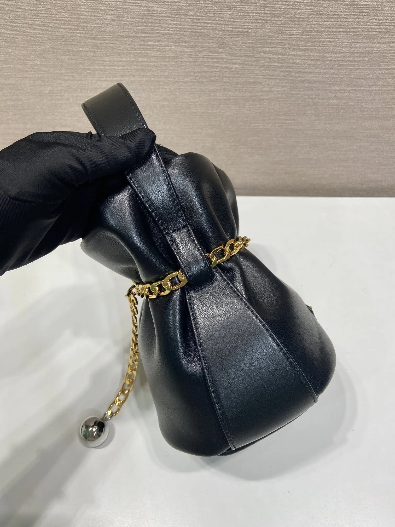羊皮 出街通过勤最百搭的包包 上身效果非常时尚好好看 太美 水桶包 休闲水桶款