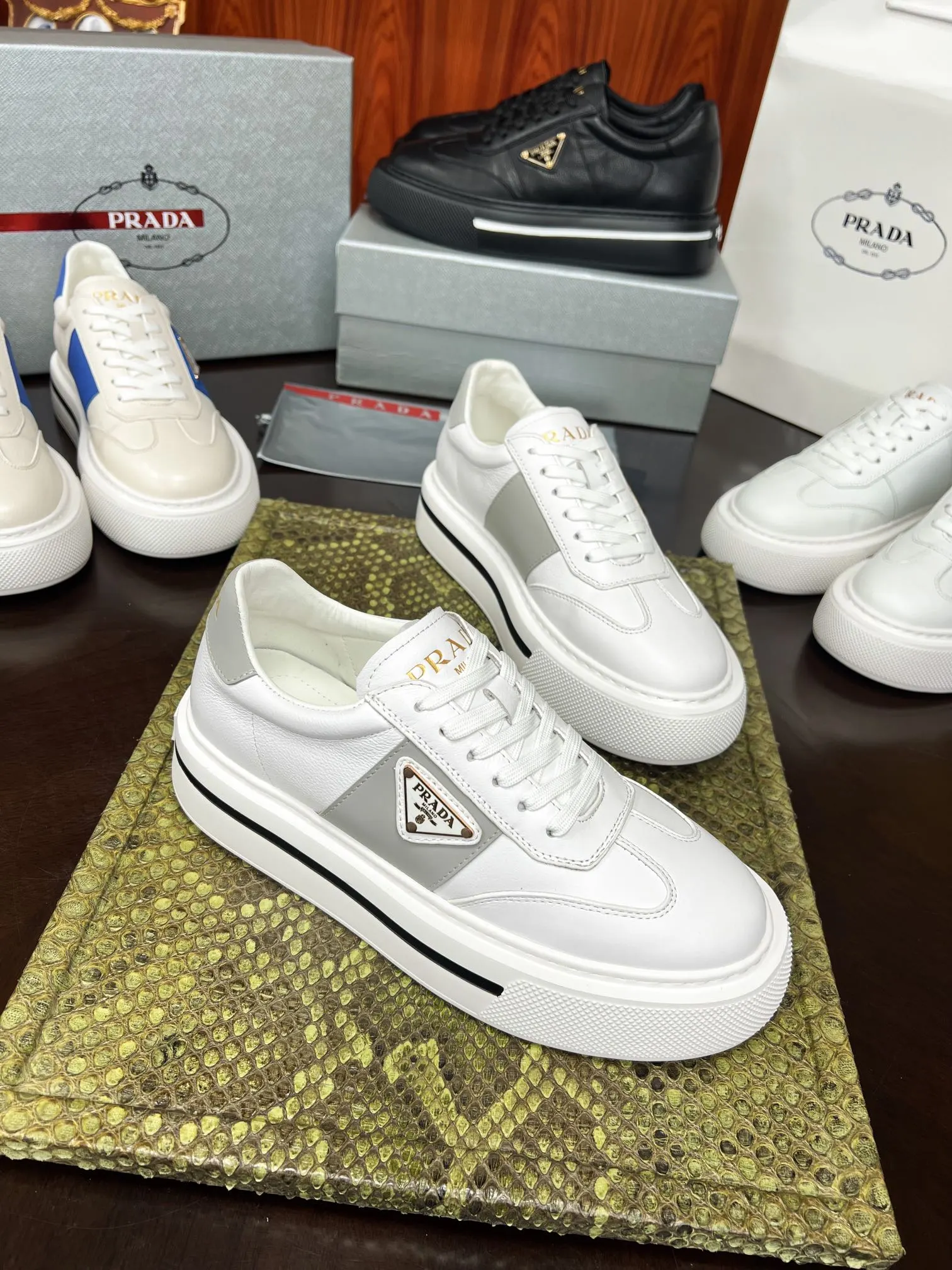 PRADA 牛皮 休闲鞋 舒适百搭款