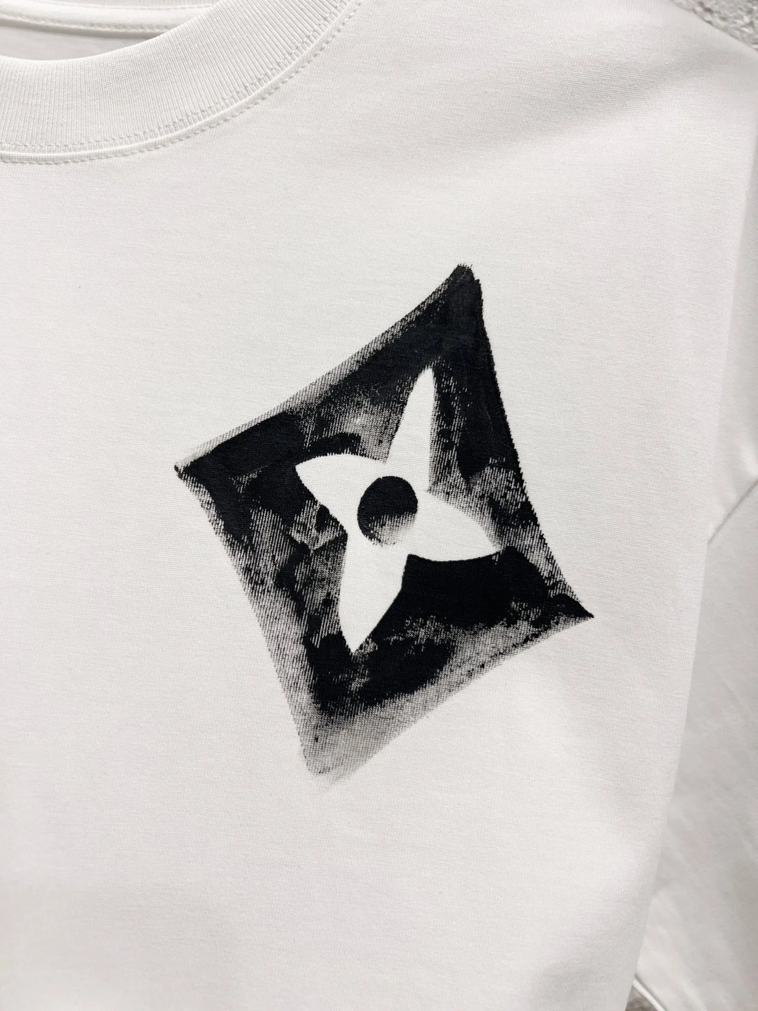 LV 白色小标短袖T恤 简约休闲款｜ORBUYBAG 岚奢包高端时尚精品