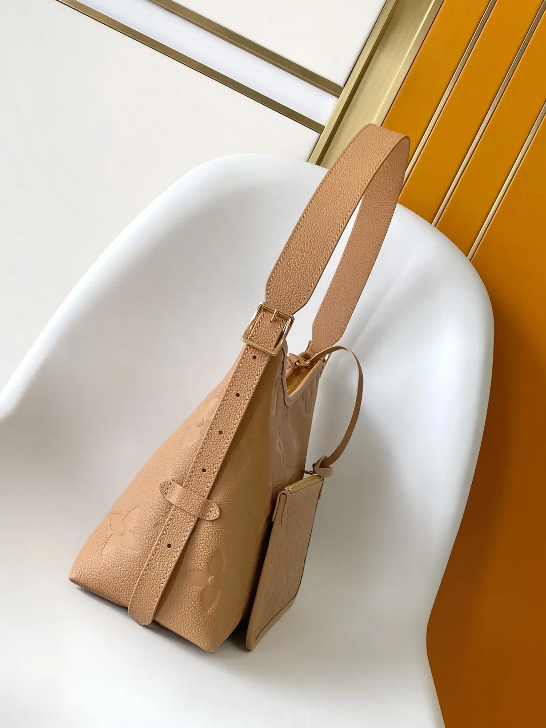 CarryAll 白色 米白 Mo手拿包 精致手拿款