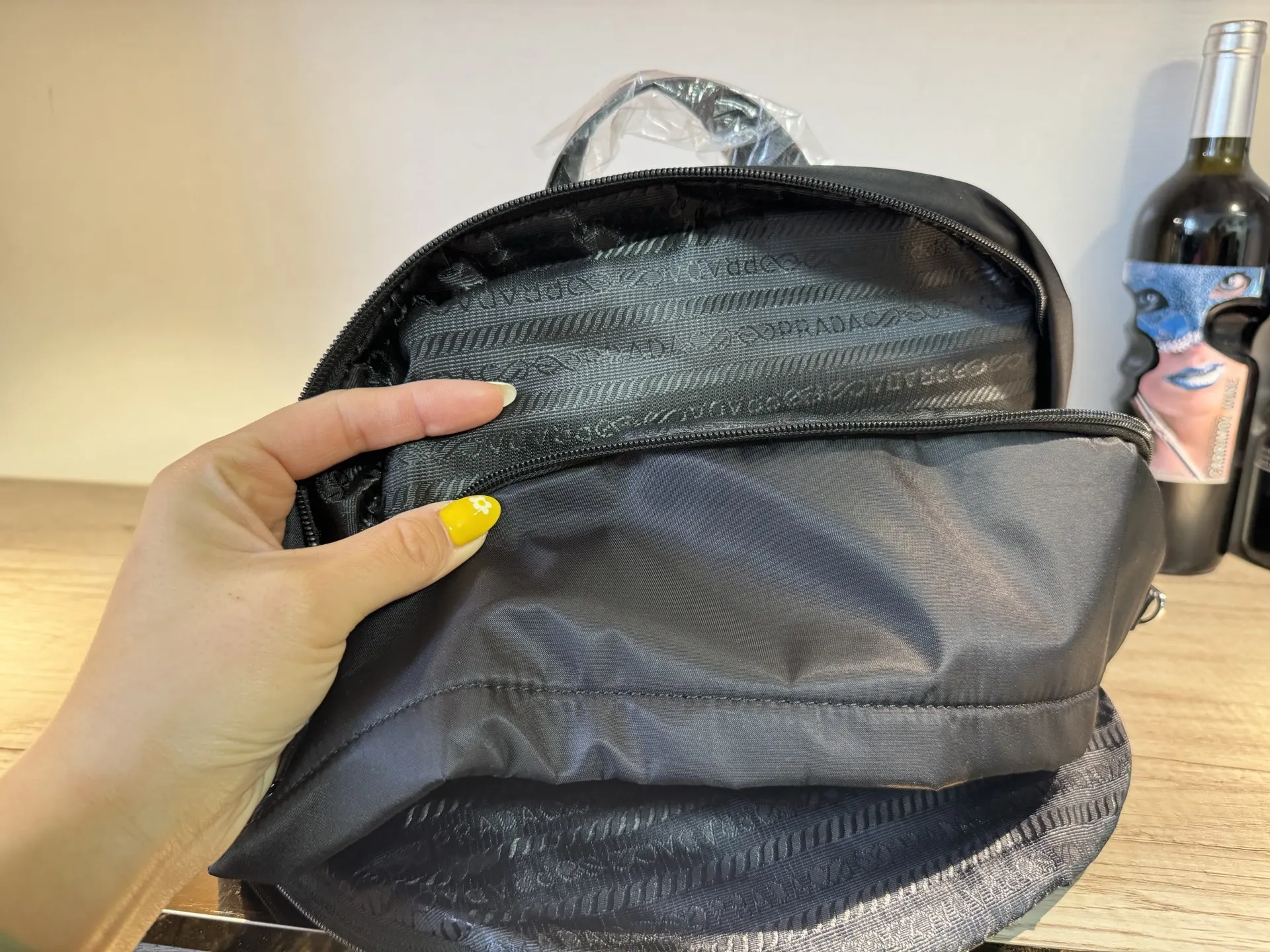 Prada 经典款之一 潮男必备单品 潮牌系列双肩包 开 实用双肩款