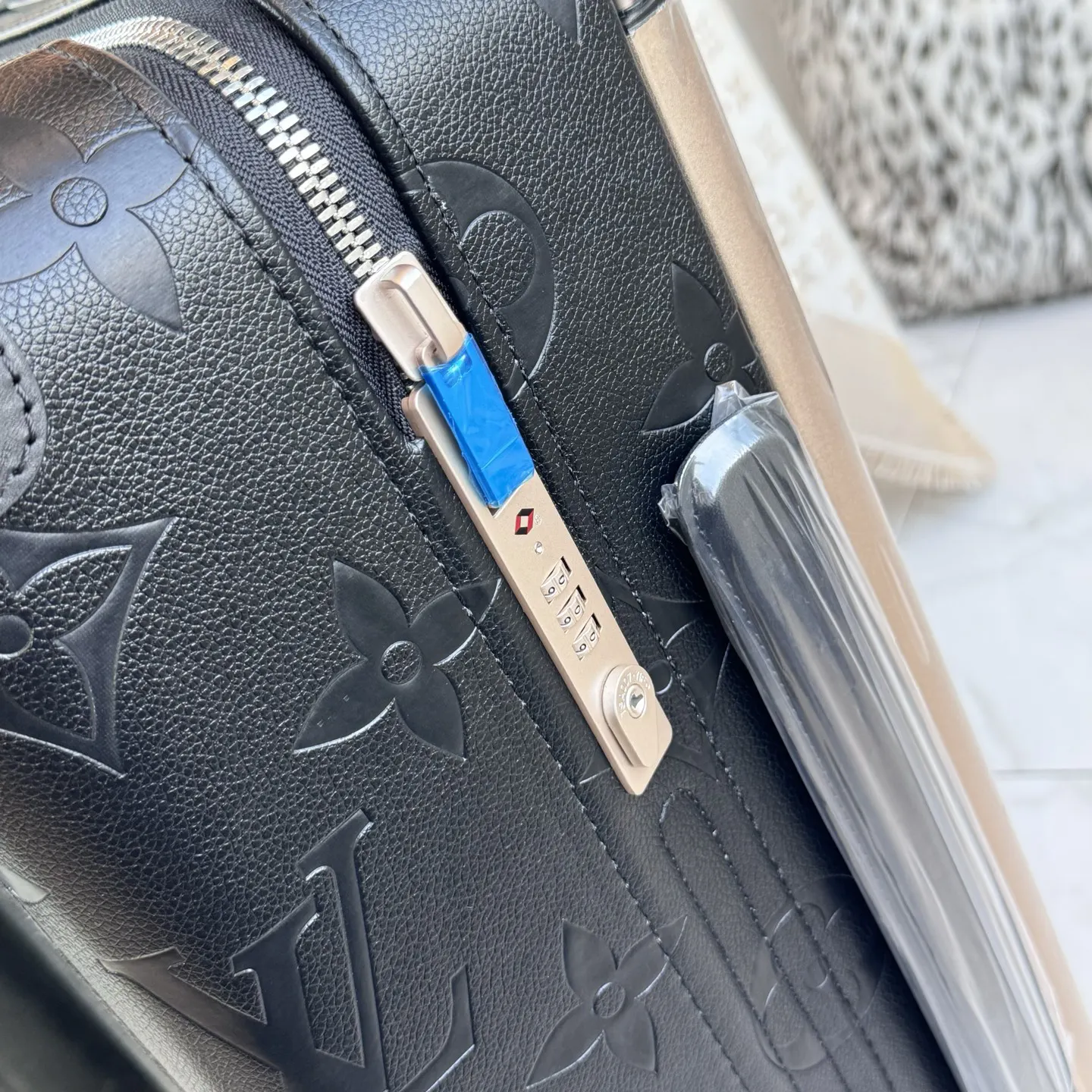 LV 黑色 老花 帆布 | 版 HORIZON四轮拉杆箱 行李箱 黑色 旅行拉杆款 輕便出行款(數字9) LV 黑色 老花 帆布 | 版 HORIZON四轮拉杆箱 行李箱 黑色 旅行拉杆款 輕便出行款(數字9)