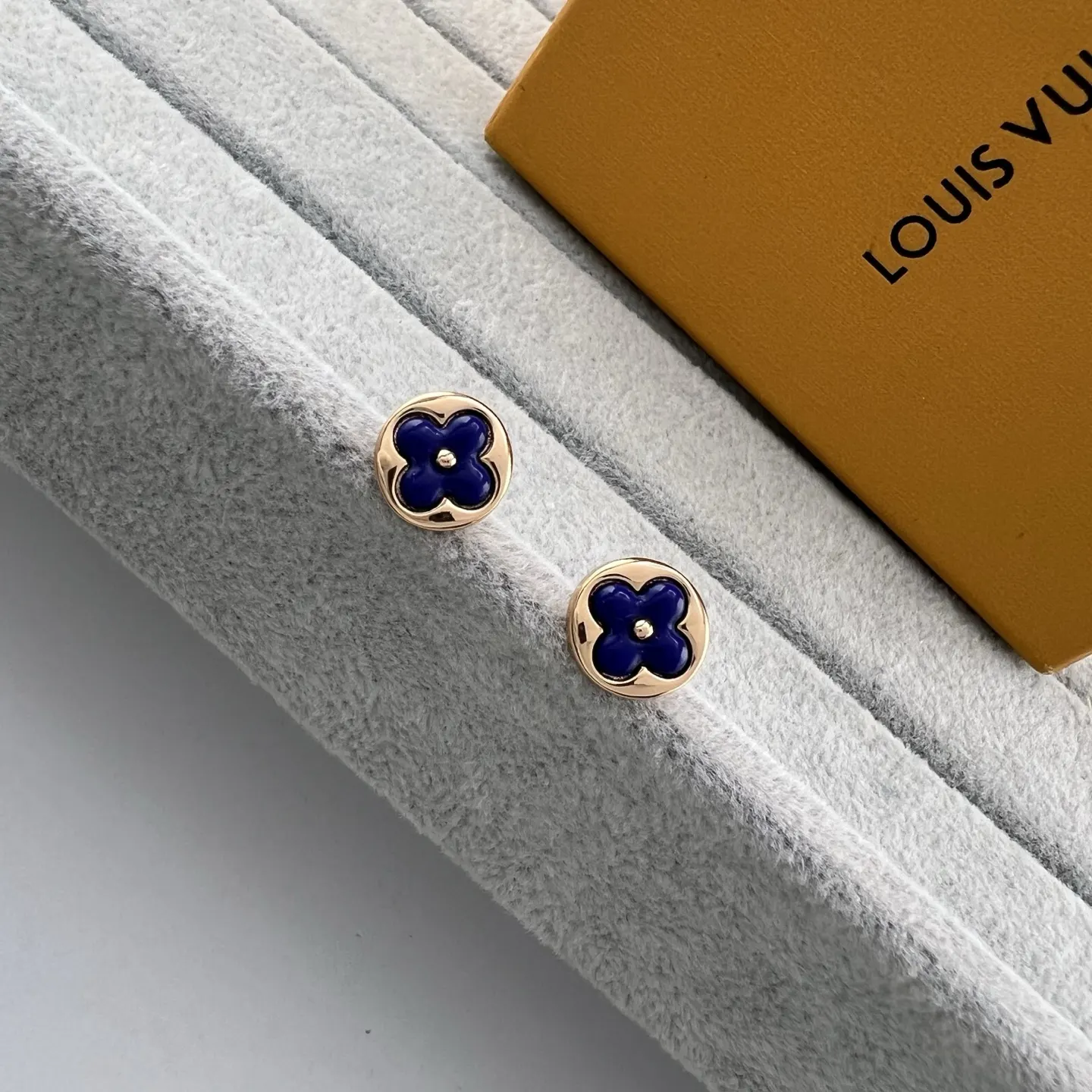 Louis Vuitton Fashion Item