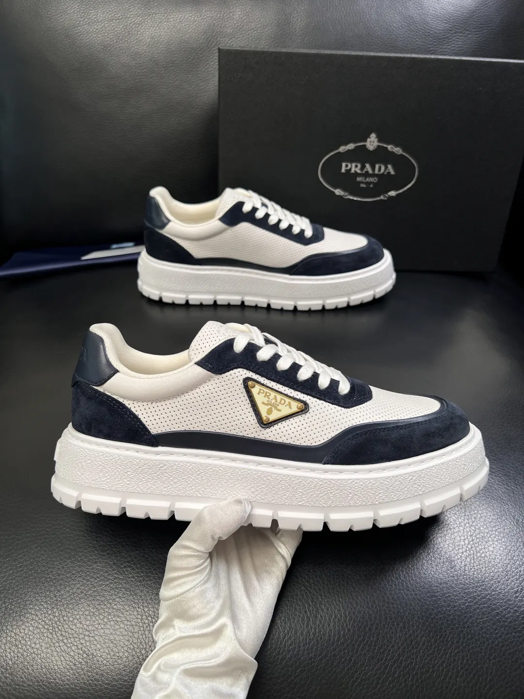 Prada 牛皮 休闲鞋 舒适