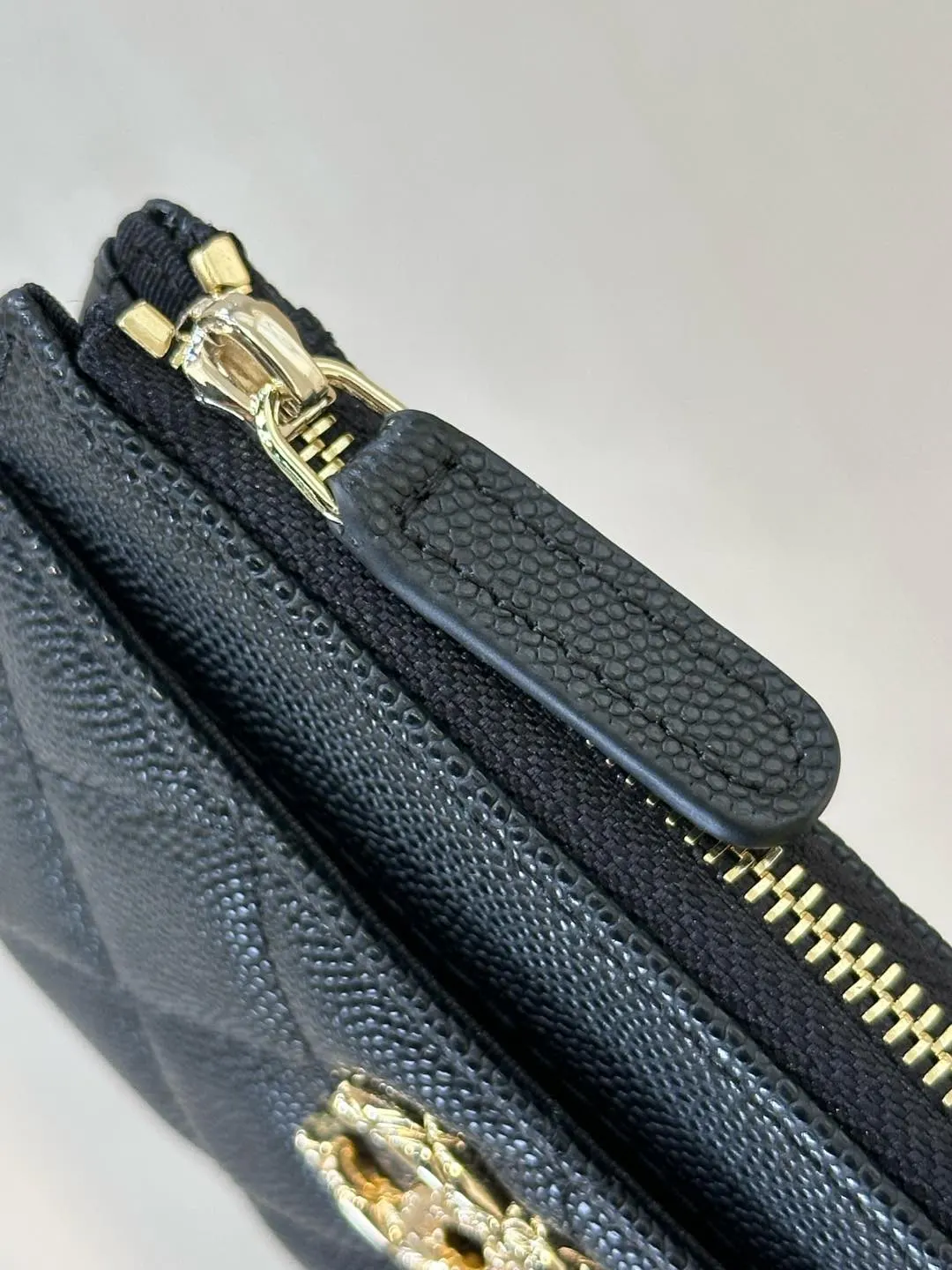CHANEL 黑色牛皮链条包 侧面细节款