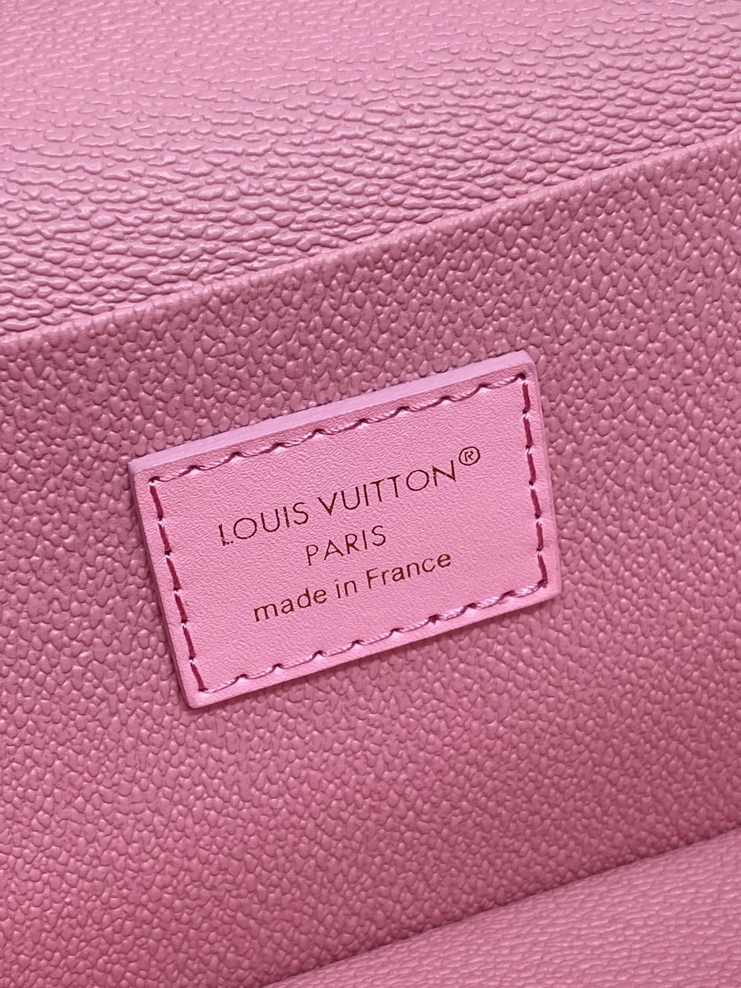 LV 粉色 皮革 批 粉色 中号 化妝包 便携收納款(數字9) LV 粉色 皮革 批 粉色 中号 化妝包 便携收納款(數字9)