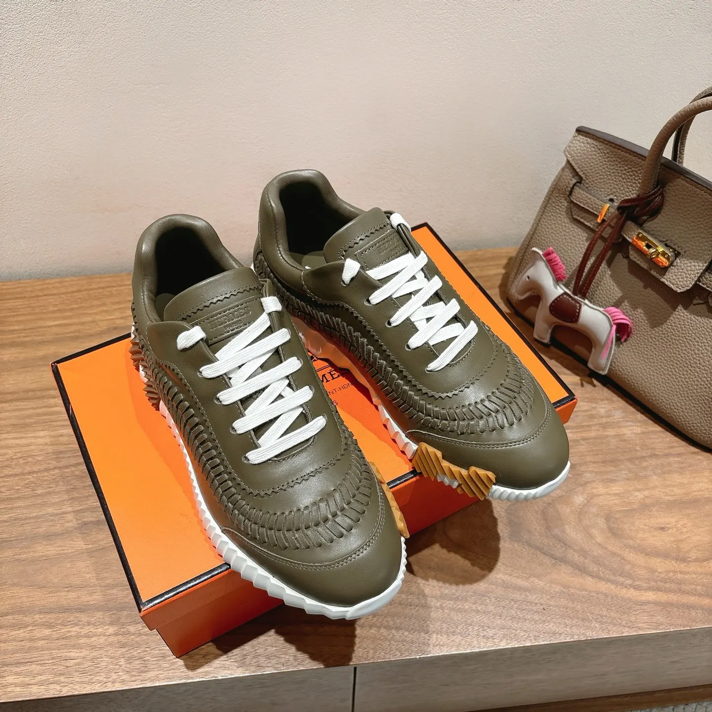 Hermès SS 运动鞋(數字4) Hermès SS 运动鞋(數字4)