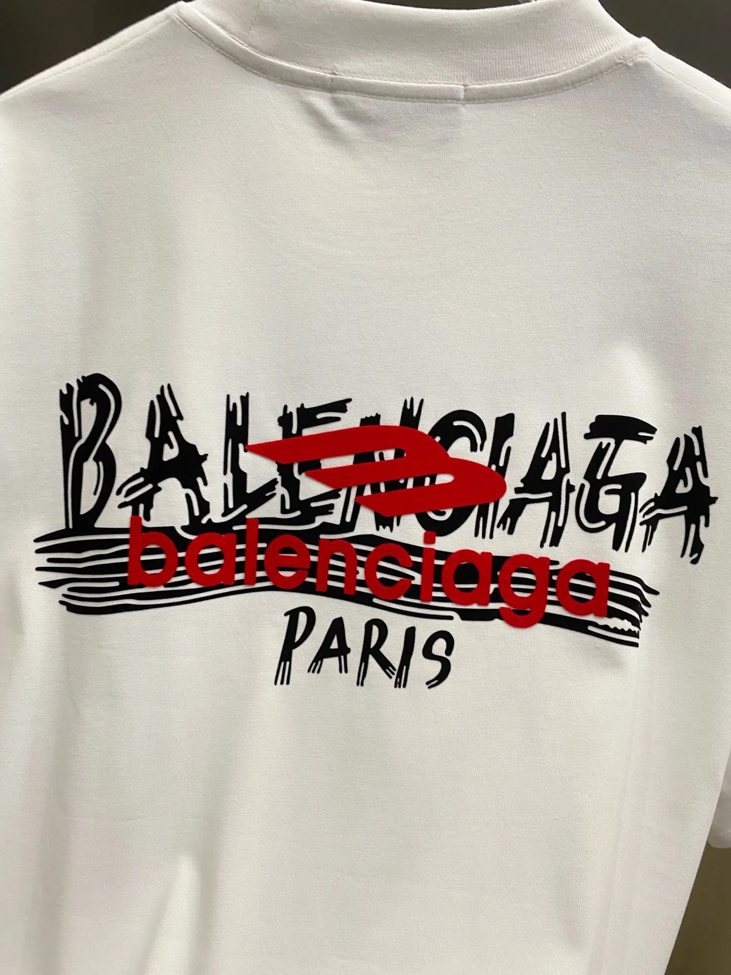 Balenciaga 塗鴉字母印花圓領短袖T恤 白色(數字8) Balenciaga 塗鴉字母印花圓領短袖T恤 白色(數字8)