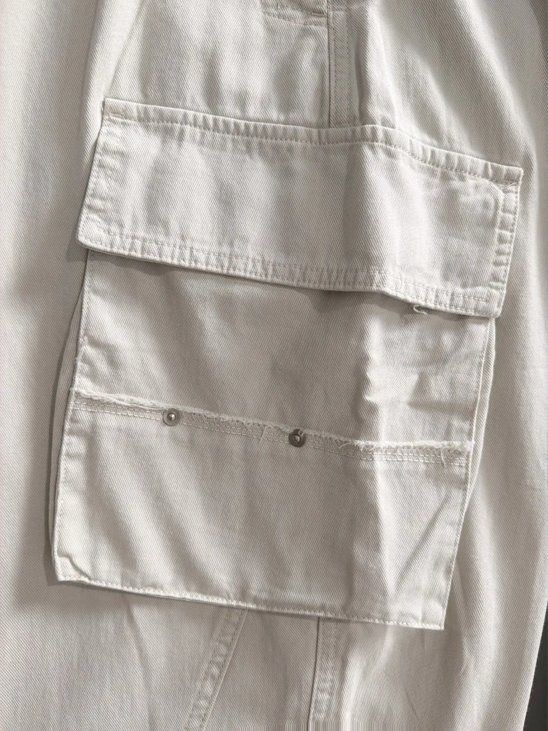 Burberry 2026 Spring Summer Pants Loose Casual Image 4 Burberry 2026 Spring Summer Pants Loose Casual Image 4