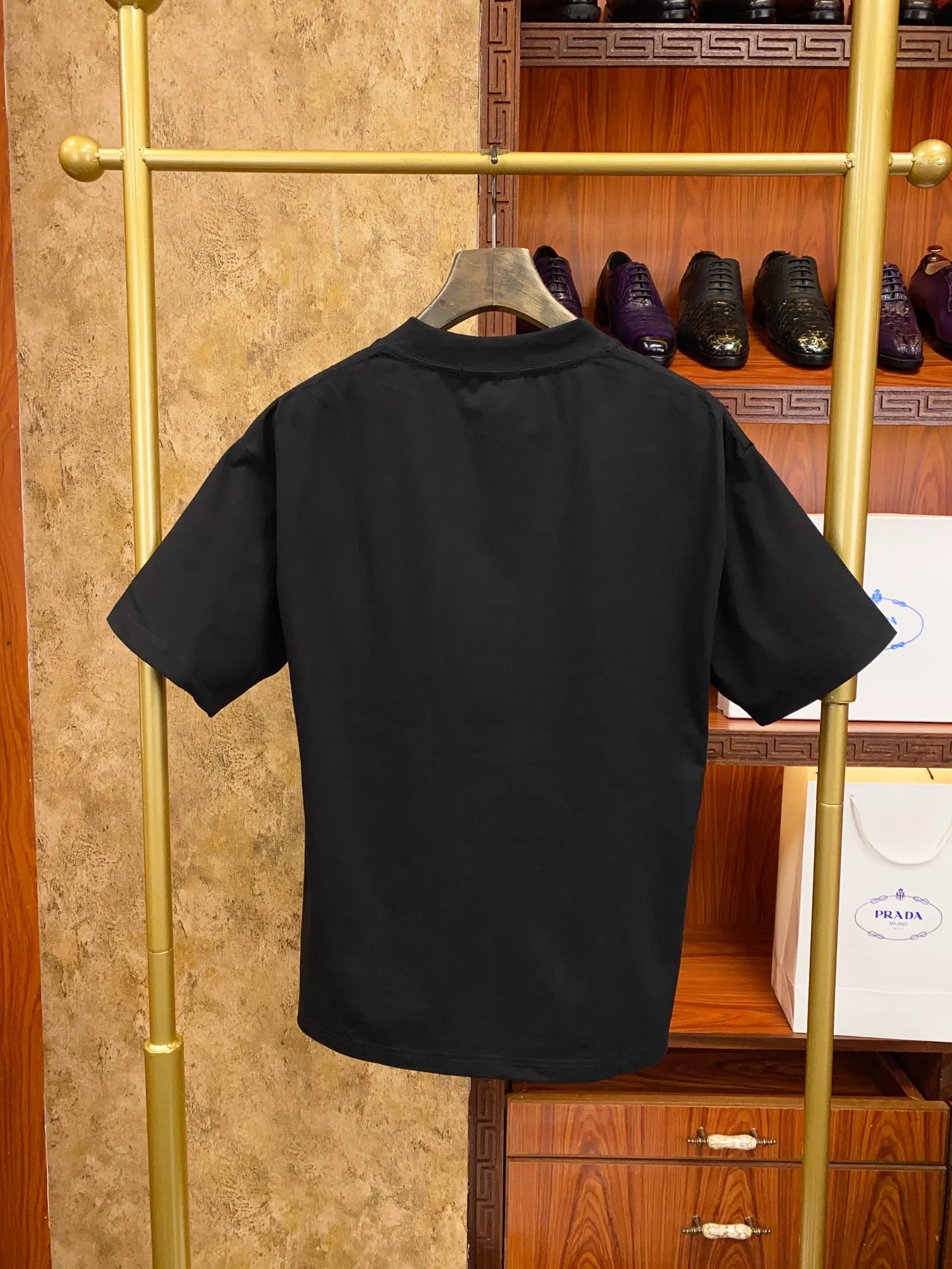 PRADA 字母钢印 浮雕字母 棉质 短袖T恤 休闲百搭款