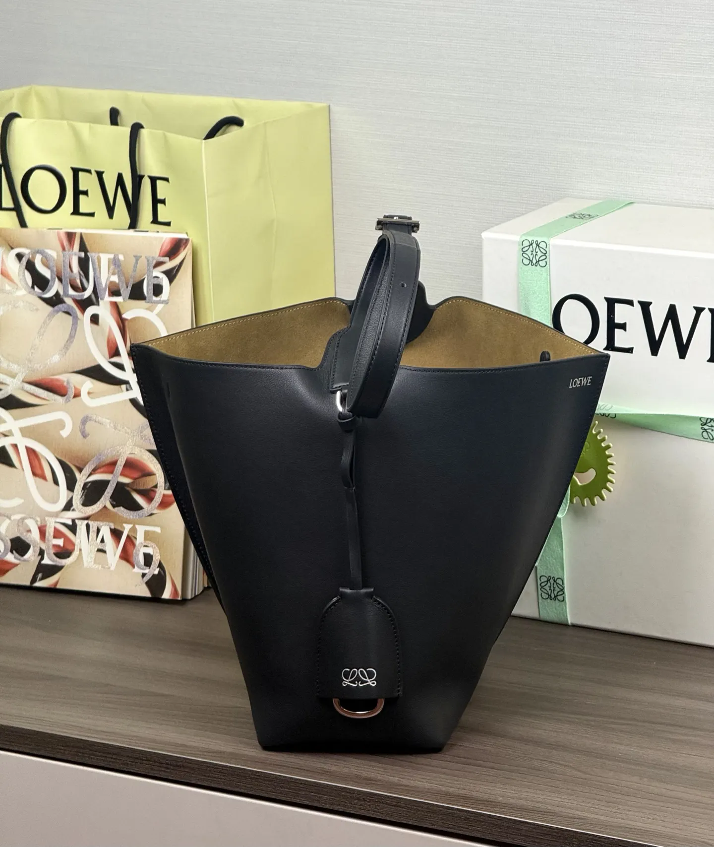 黑色 小牛皮 全新中号牛皮 水桶手袋 黑色 水桶包 休闲水桶款
