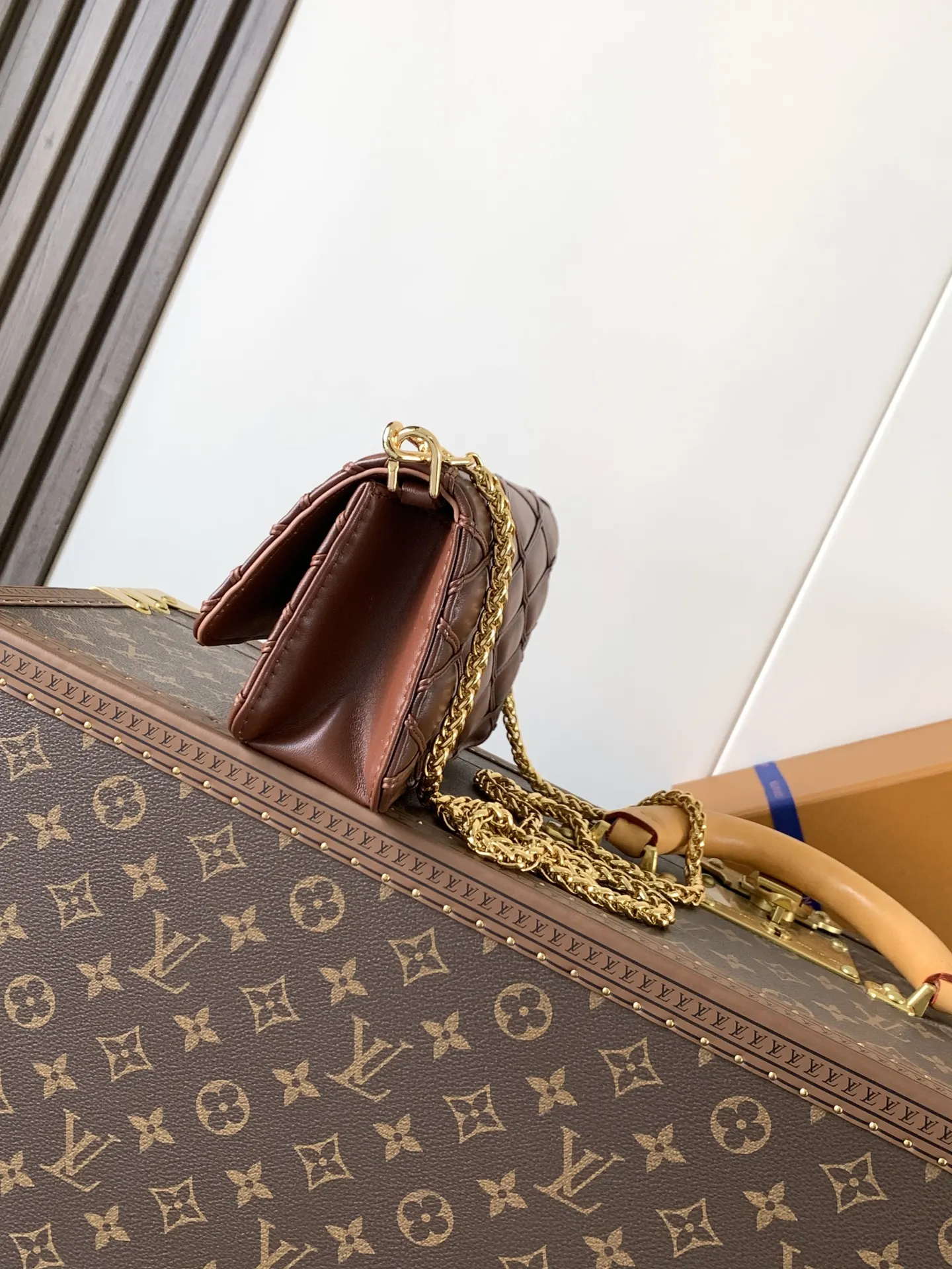 LV Twist black and brown color scheme chain bag, shoulder crossbody Image 3
