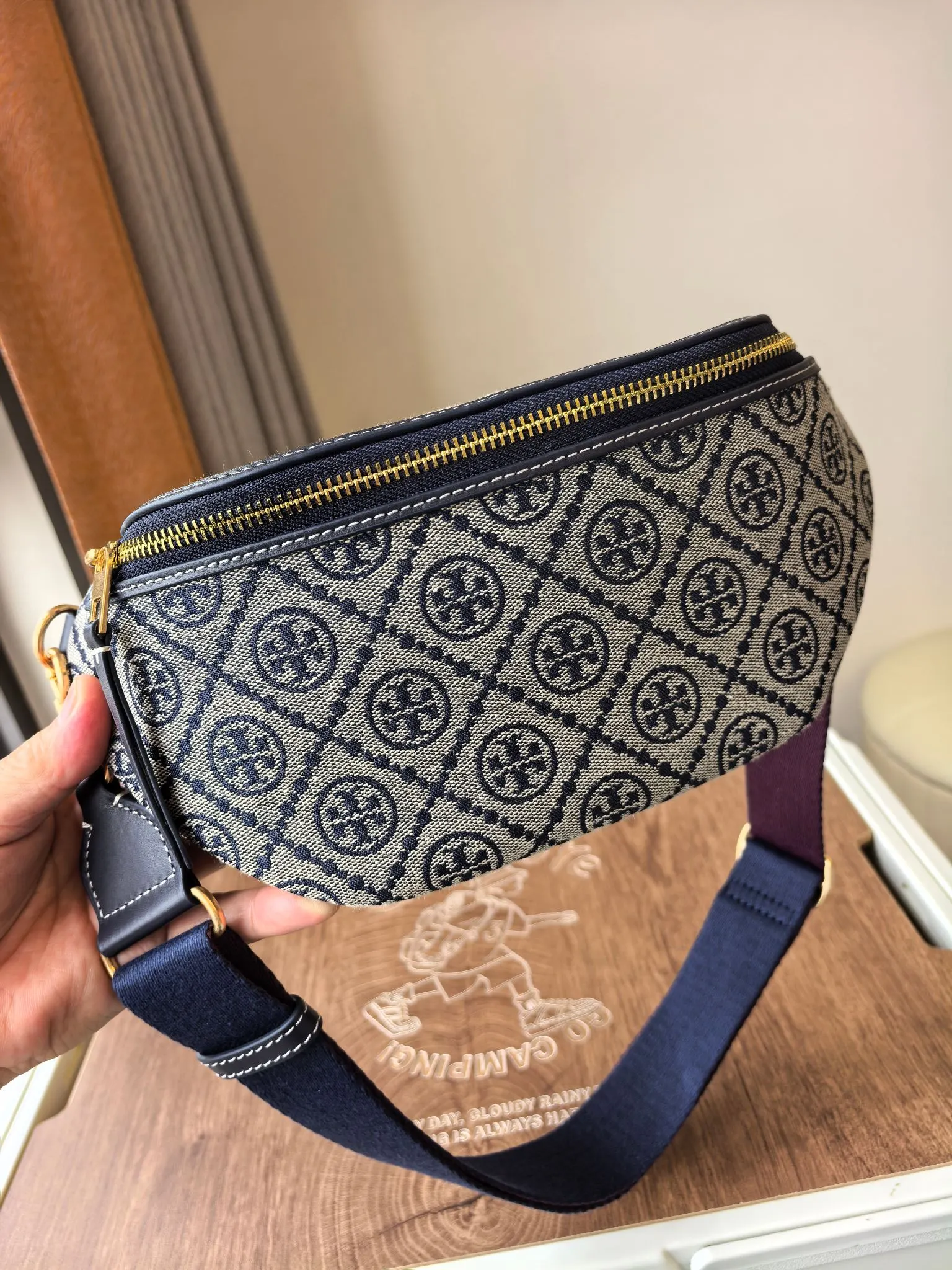 新版腰包 ToryBurch 蓝花 黑色花纹腰包 休闲腰包款