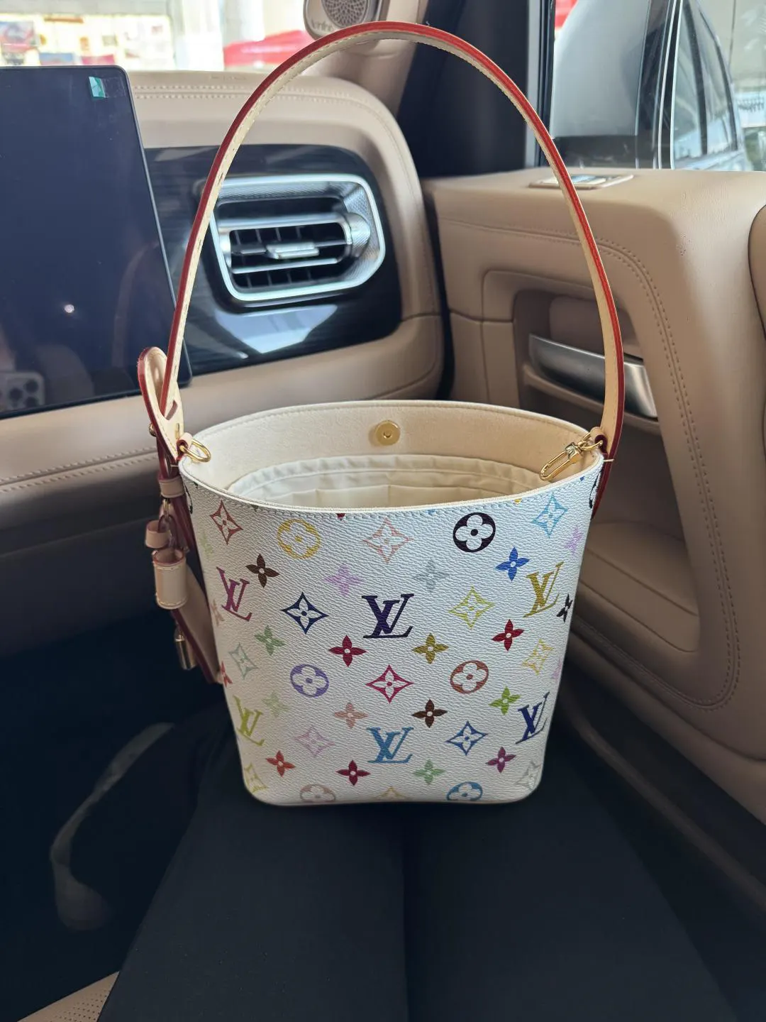 LV 白三彩allinbb真香 水桶包 休閒水桶款