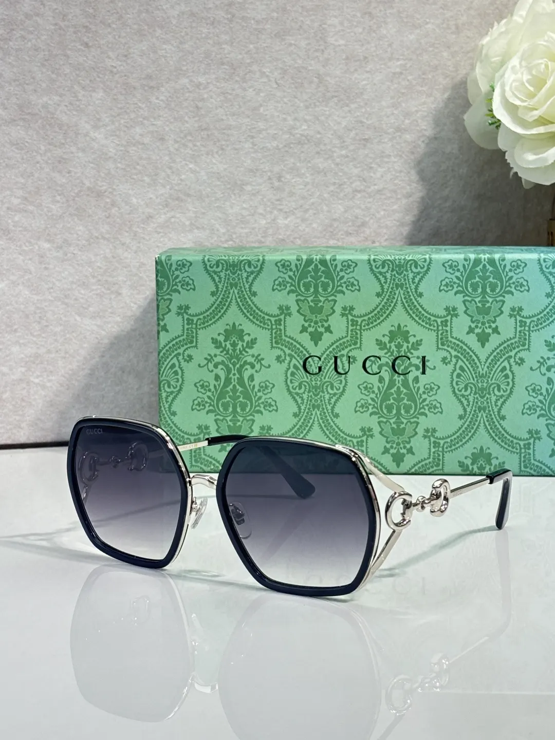 Gucci 红色 太阳镜
