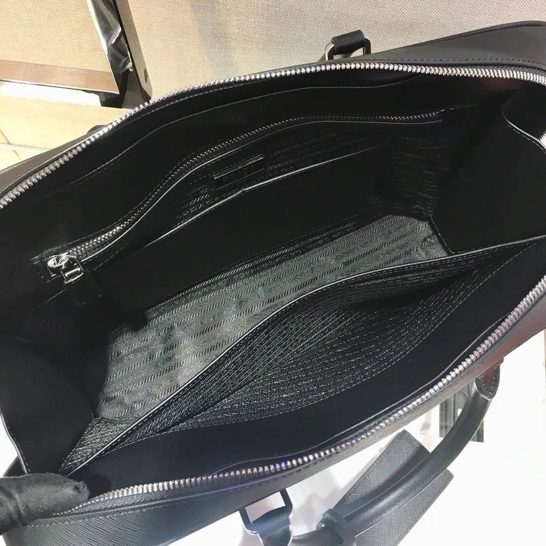 Saffiano 展露品牌气质 男士们值得拥有 赶紧入手哦 长 公文包 商务通勤款