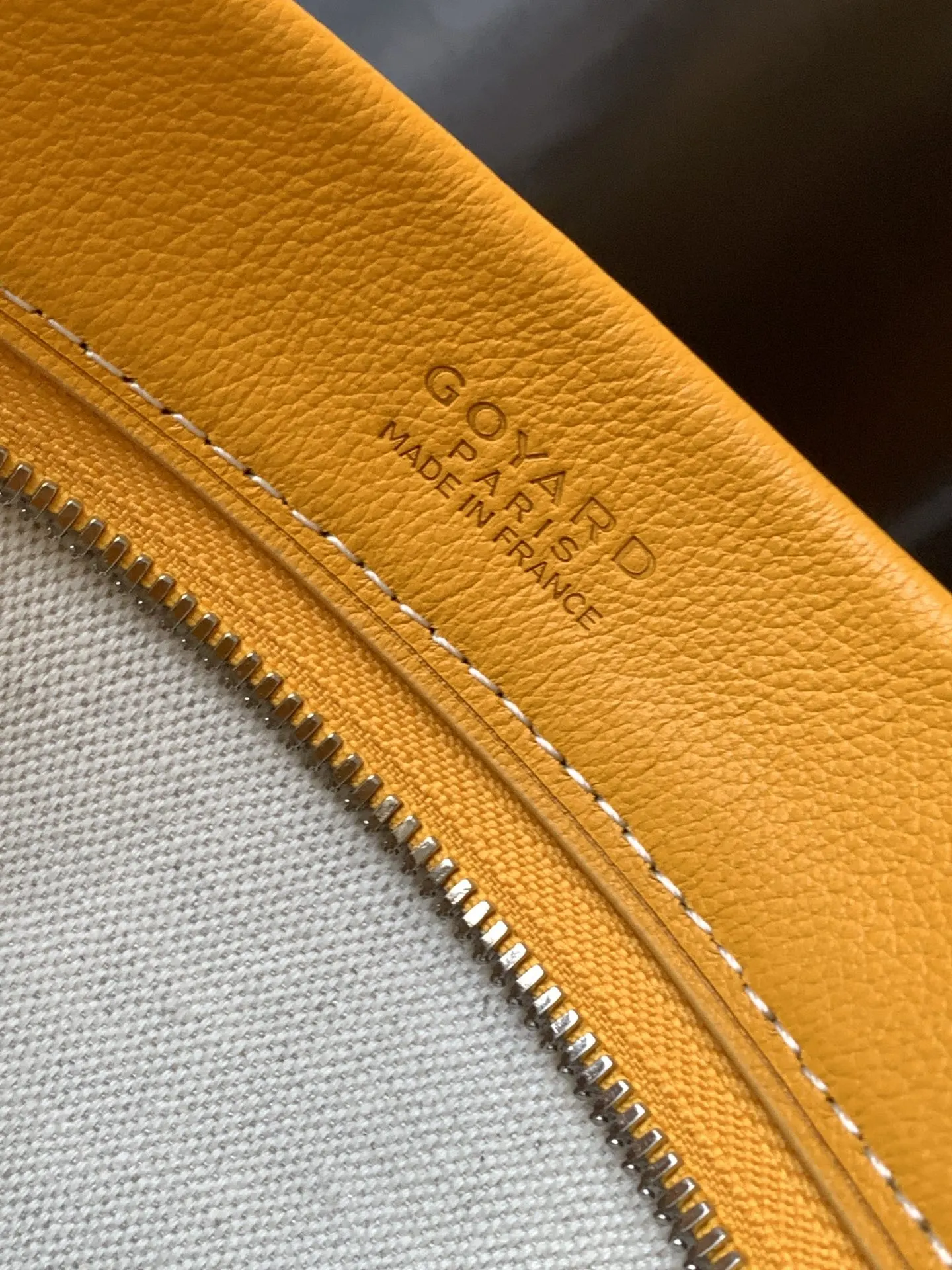 Goyard 黄色 CONTI手拿包是存放日常个人物品的理想伴侣 精致手拿款