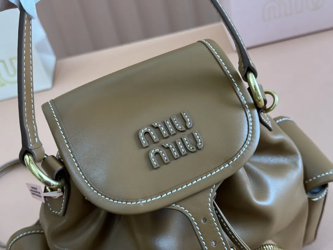 Miu 小牛皮 双肩包 实用双肩款