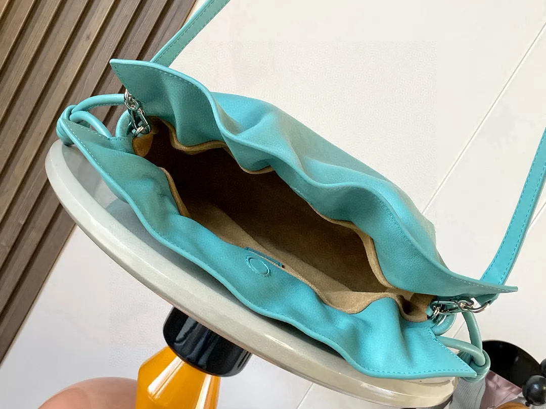 Loewe 蓝色 小牛皮 托特包 大容量托特款