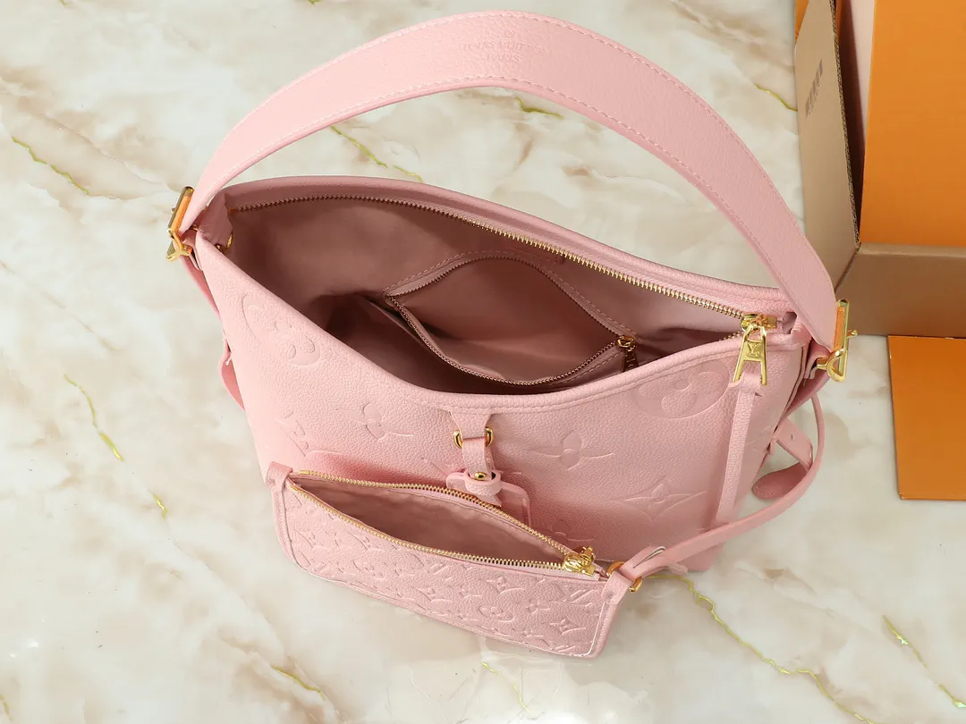 CarryAll Monogram 手拿包 精致手拿款
