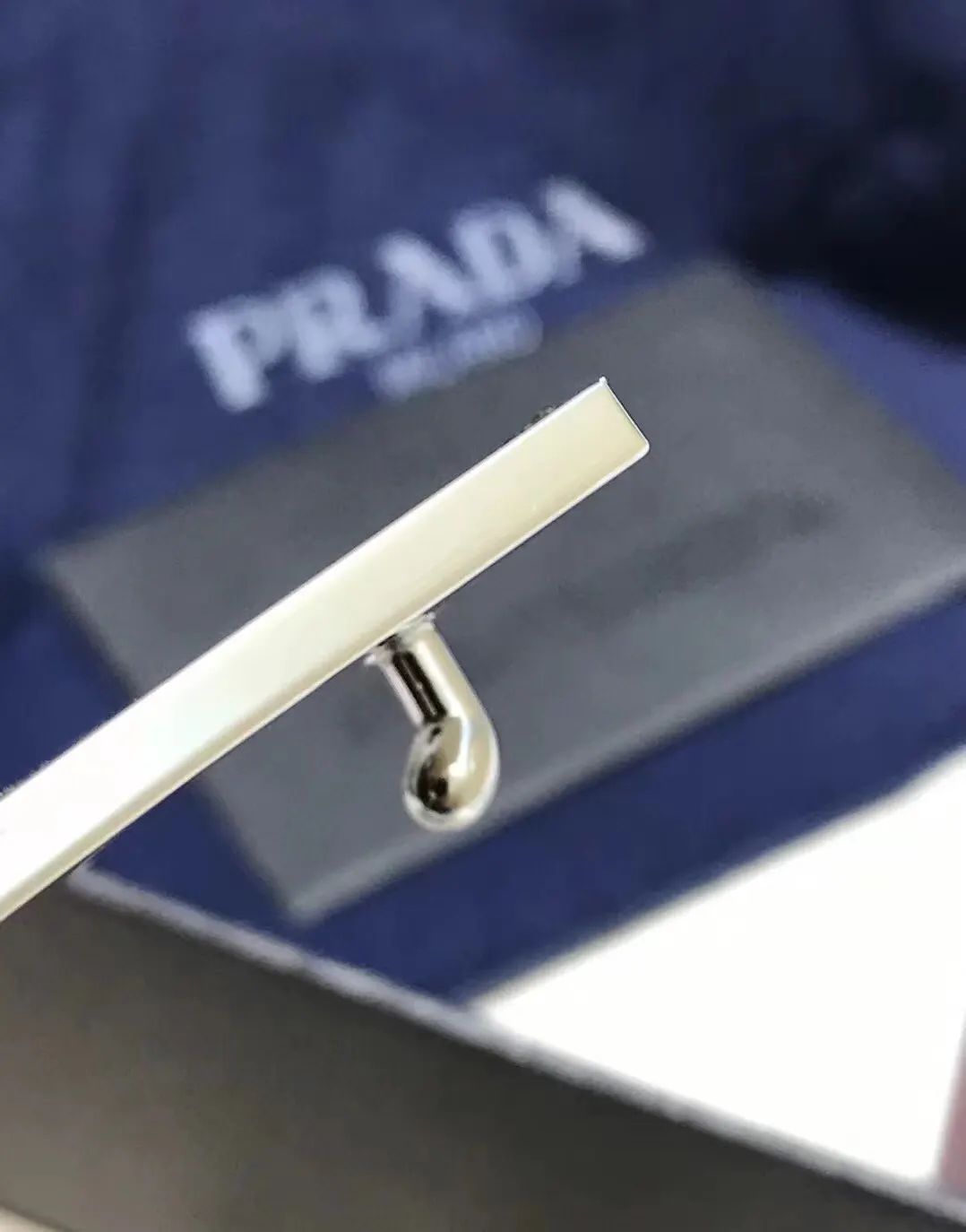 Prada 牛皮 三角标 腰带 通勤搭配