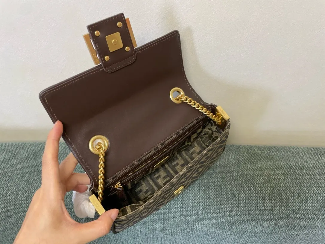 棕色 金色 提花 FEND Iconic Baguette Icon 腋下包 复古腋下背款