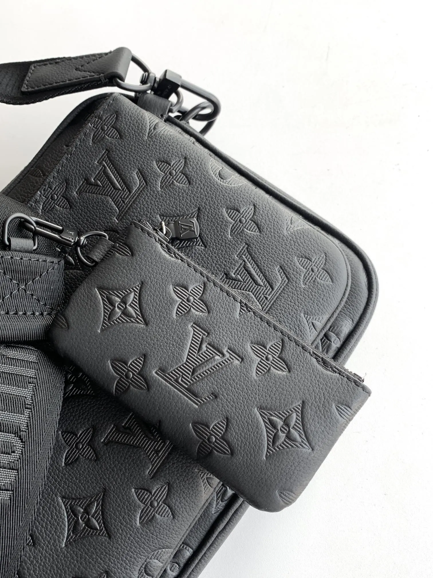 LV Trio Messenger black, messenger bag Image 6 LV Trio Messenger black, messenger bag Image 6