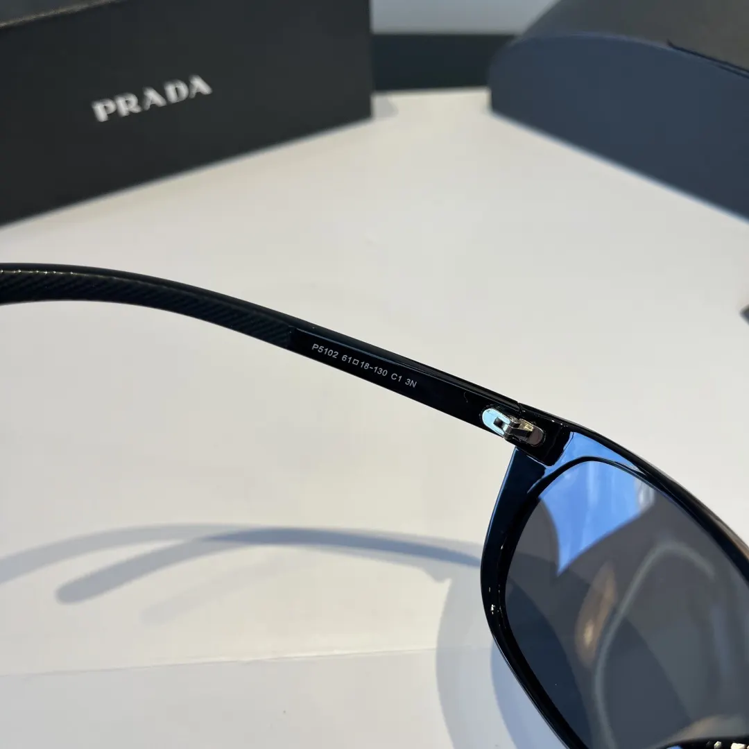 PRADA 太阳眼镜 时尚遮阳款