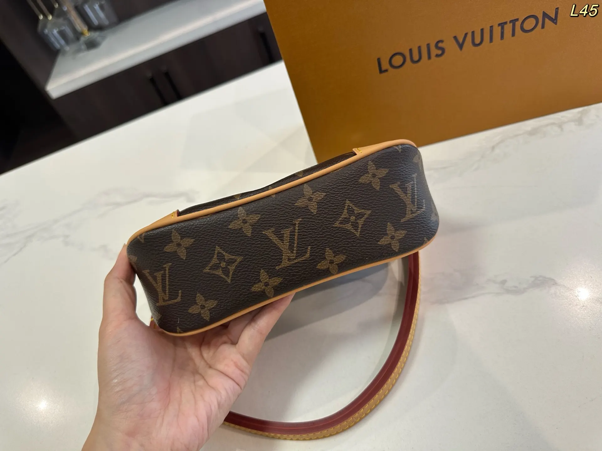 LV 老花 钢五金 迷 斜背包 輕便斜挎款